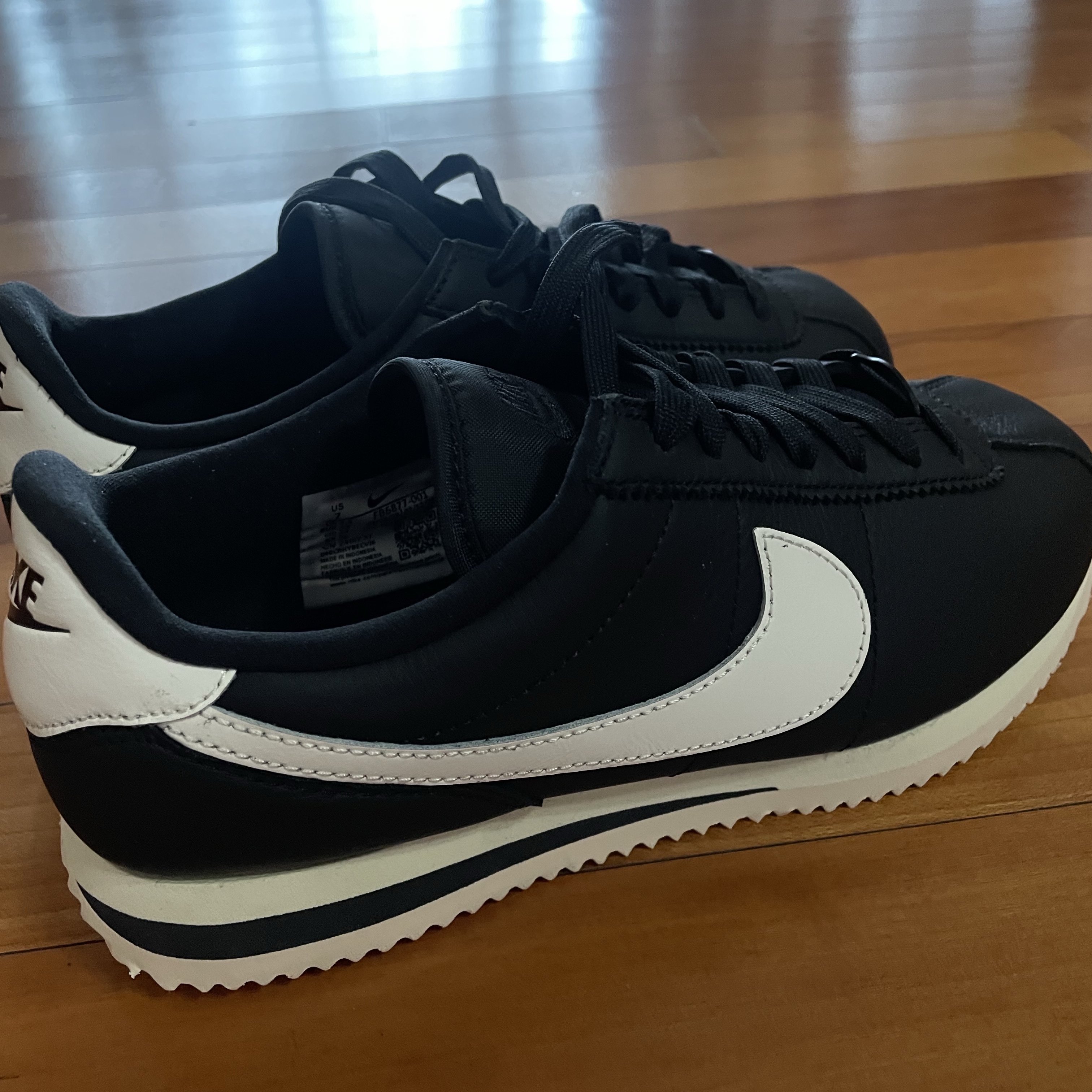 (W) Nike Cortez Black and Sail 착용 스타일