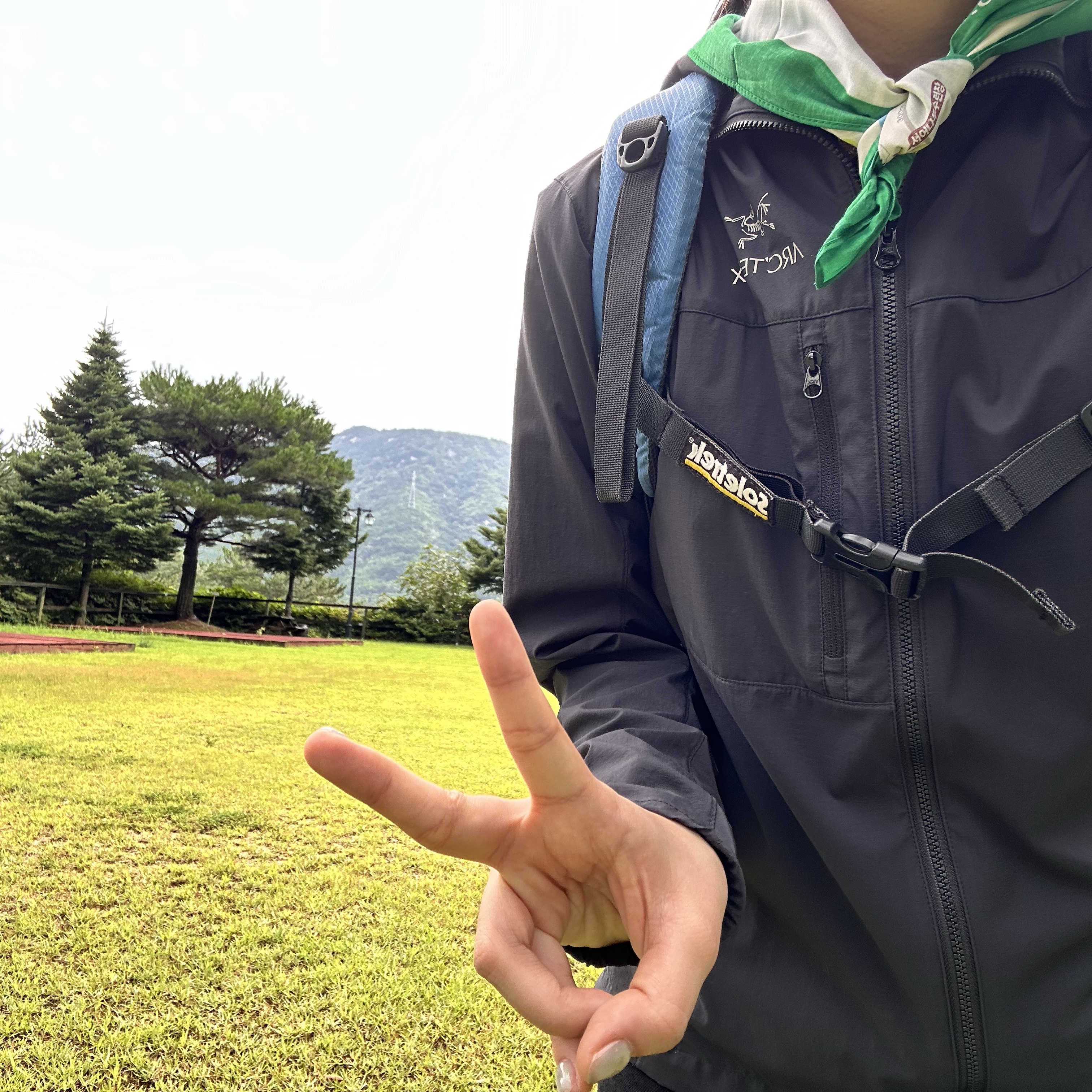 (W) Arc'teryx Squamish Hoody Black 착용 스타일 - 2