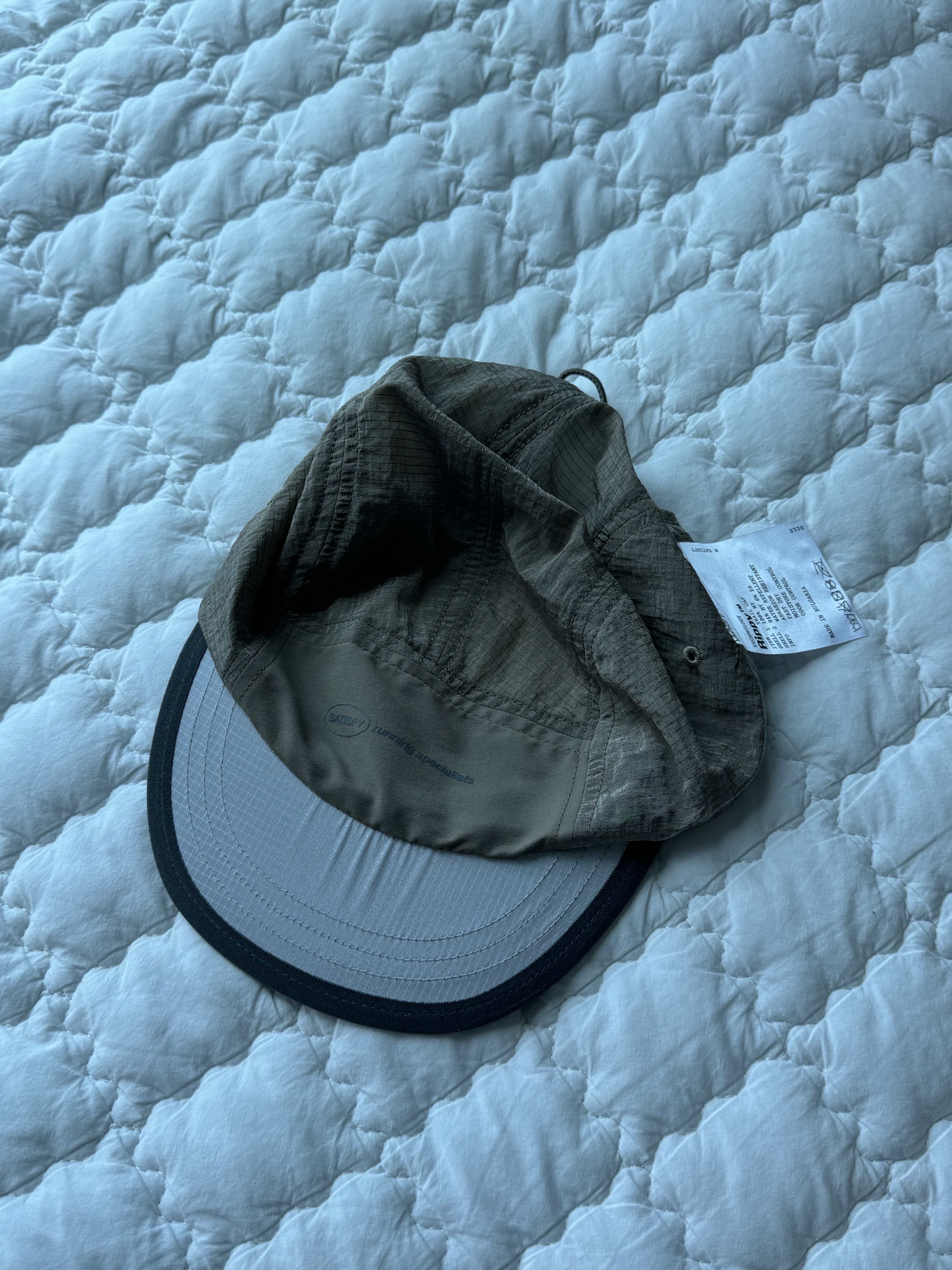 Satisfy Re-Possessed Rippy Trail Cap Beige 착용 스타일 - 1