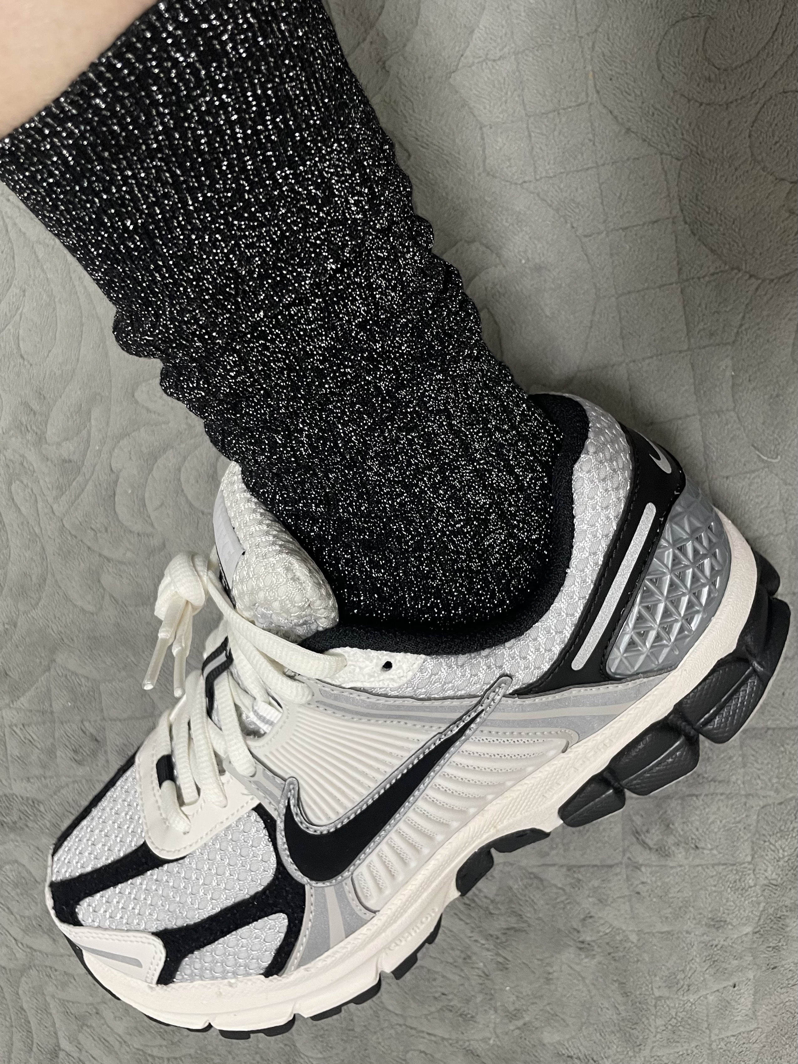 (W) Nike Zoom Vomero 5 Photon Dust Phantom 착용 스타일 - 2