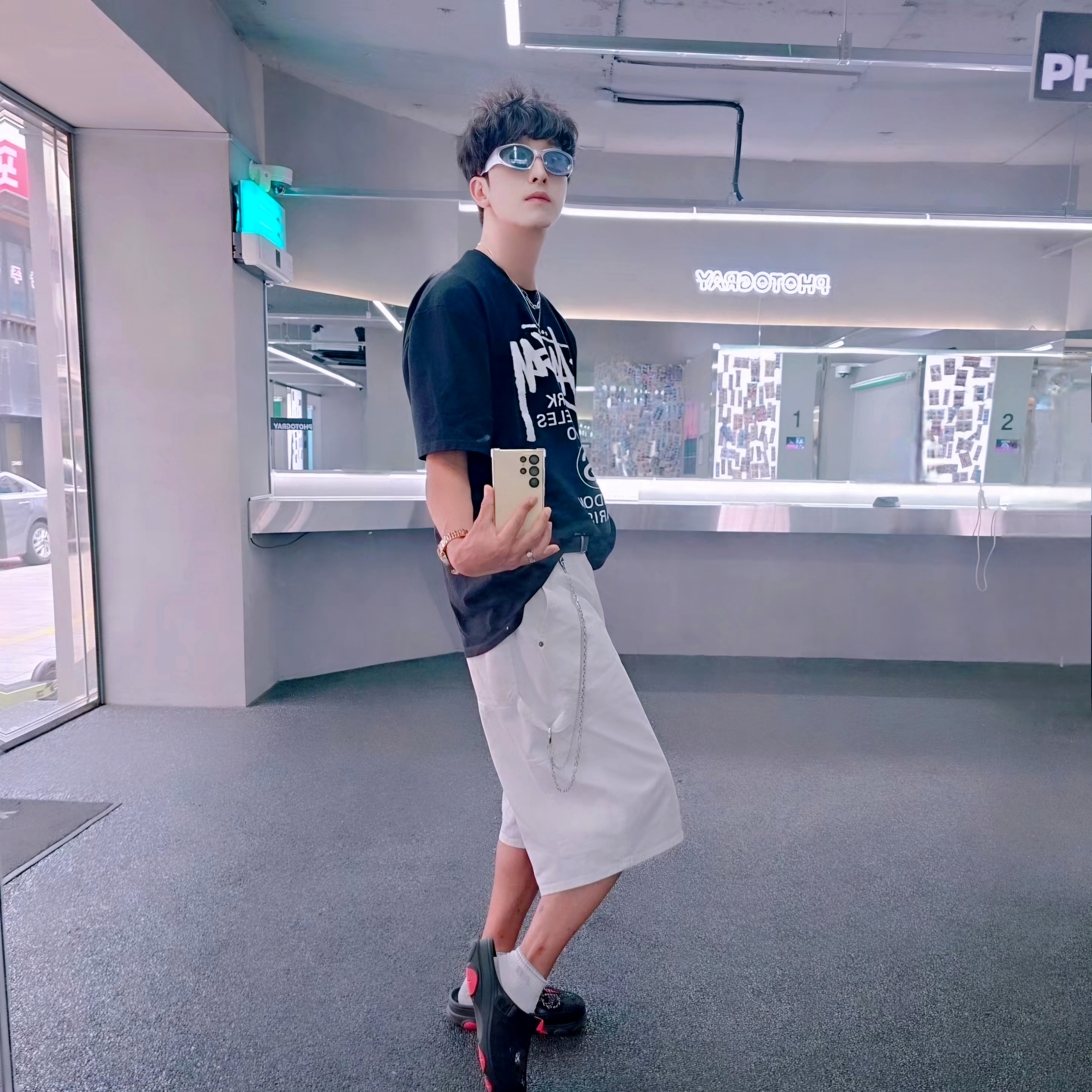 Stussy World Tour T-Shirt Black, Stussy World Tour T-Shirt Black 2023 착용 스타일 - 2