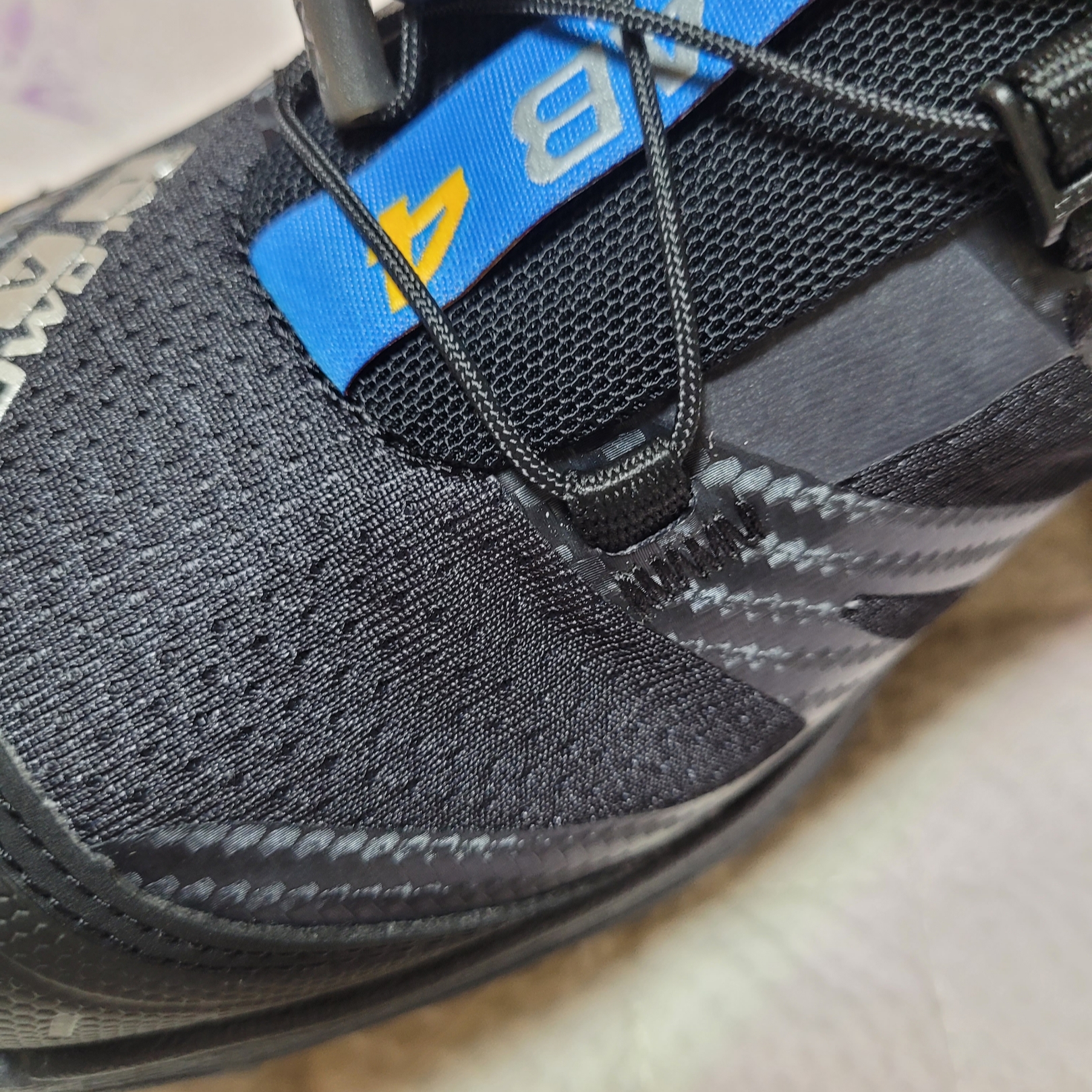 Salomon XT-4 Black Silver Metallic 착용 스타일 - 2