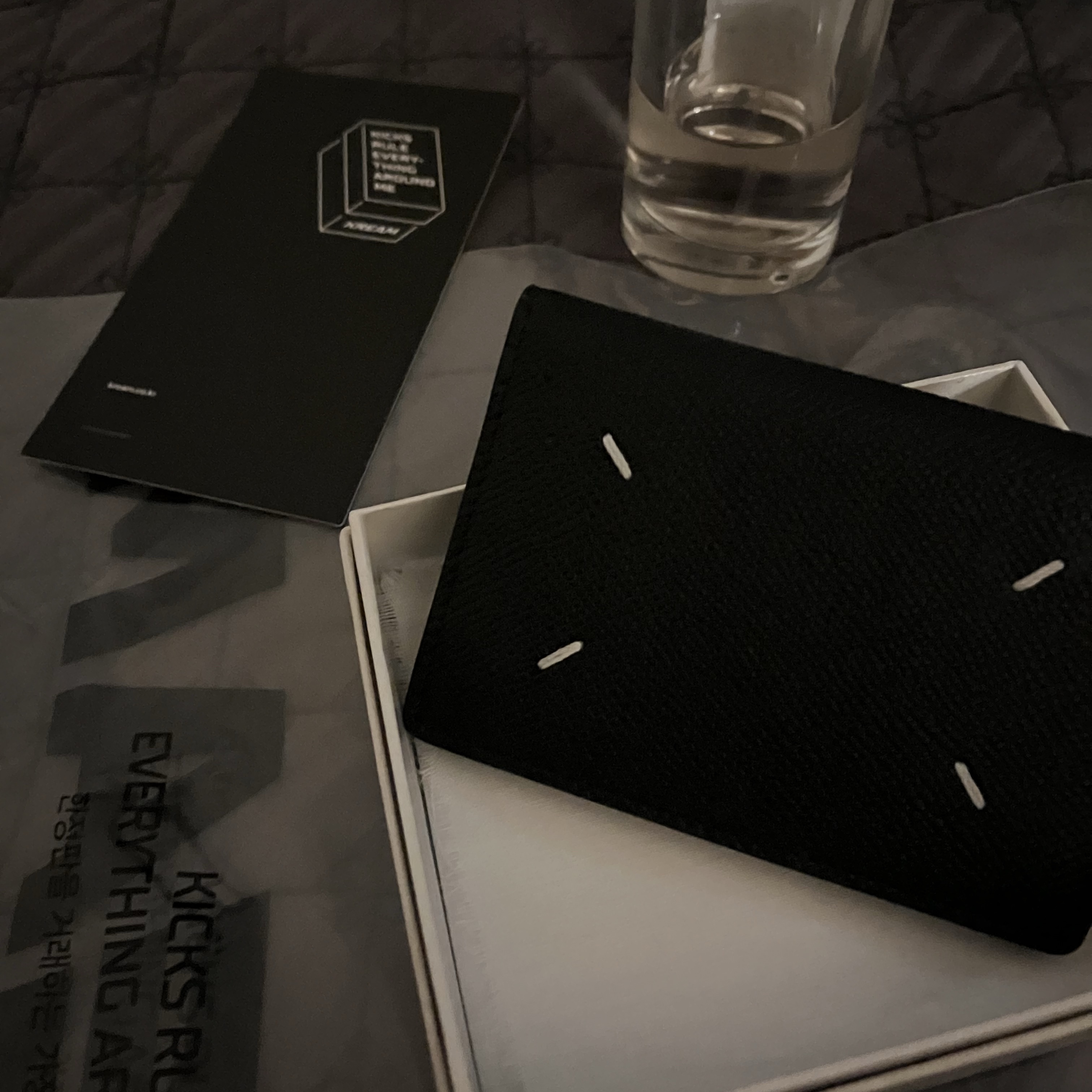 Maison Margiela Leather Bi-Fold Card Holder Black 착용 스타일 - 1