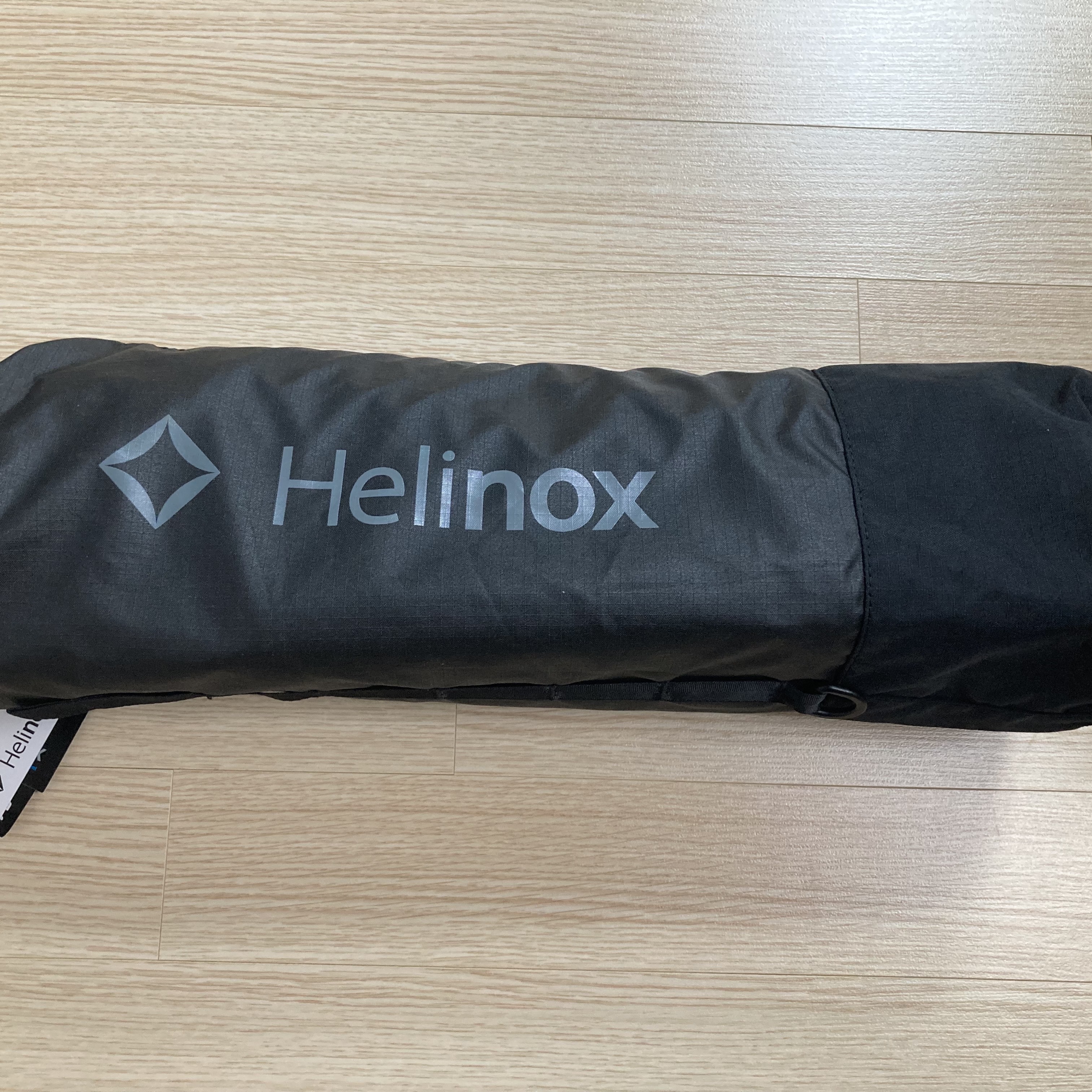 Helinox Savanna Chair All Black 착용 스타일 - 2