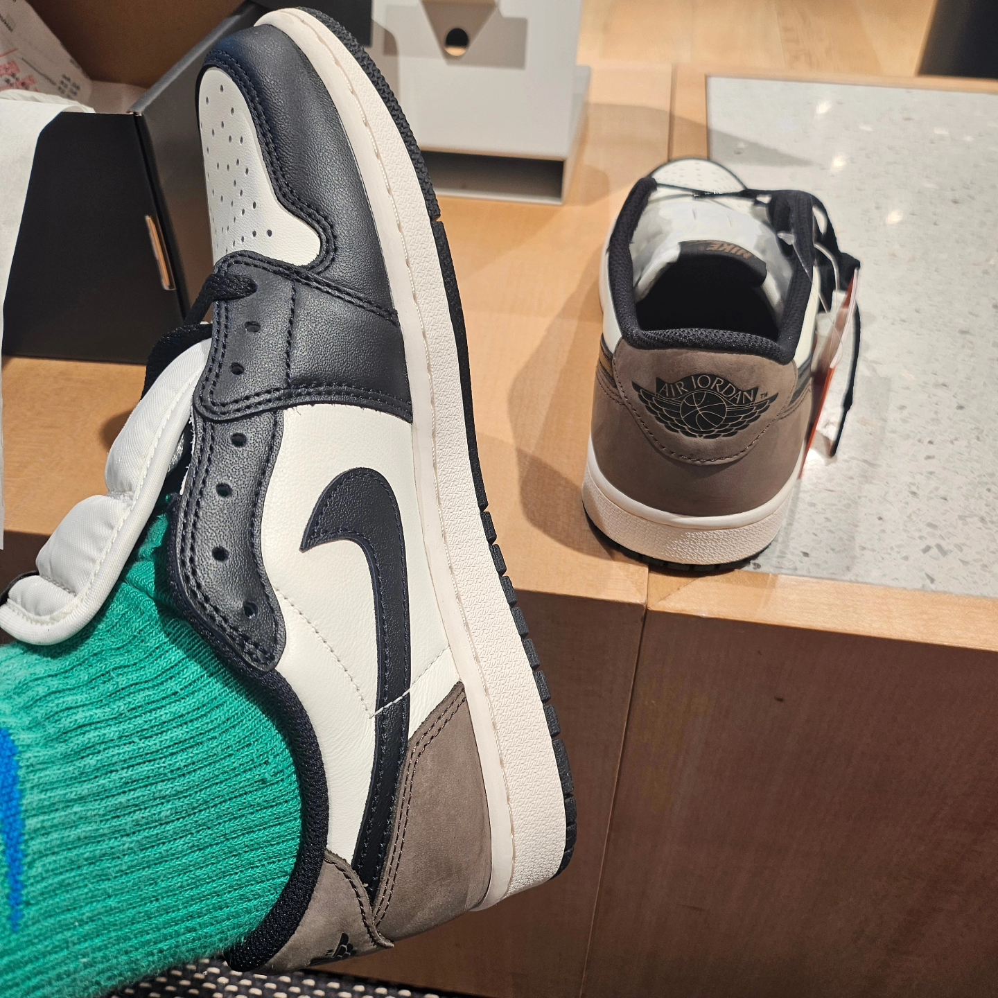 Jordan 1 Retro Low OG Mocha 착용 스타일 - 2