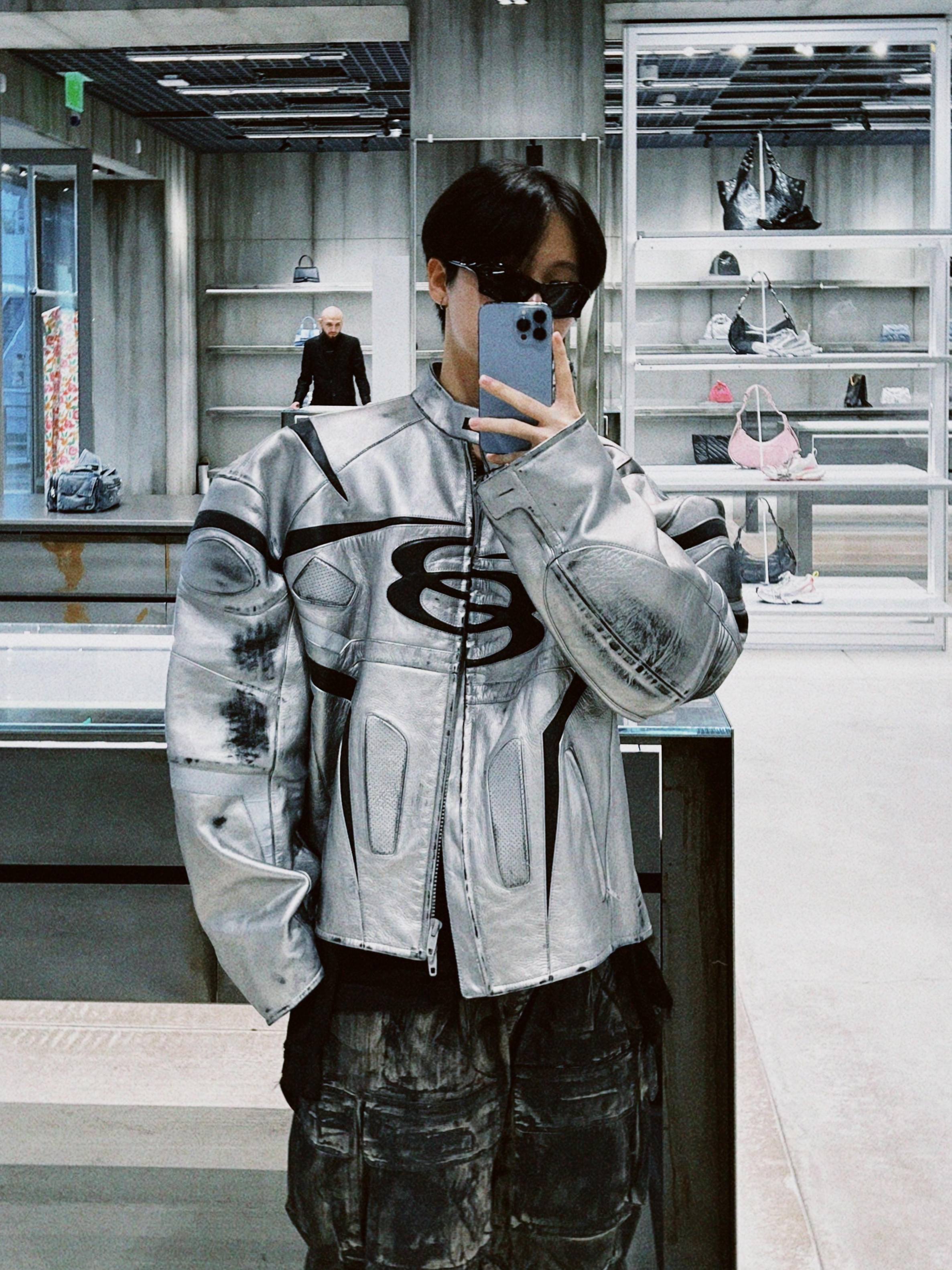 Balenciaga Unity Sports Icon Racer Jacket Silver, Undermycar Puke Rough Oil Coating Wide Cargo Pants Oil Black - 23SS 착용 스타일 - 1