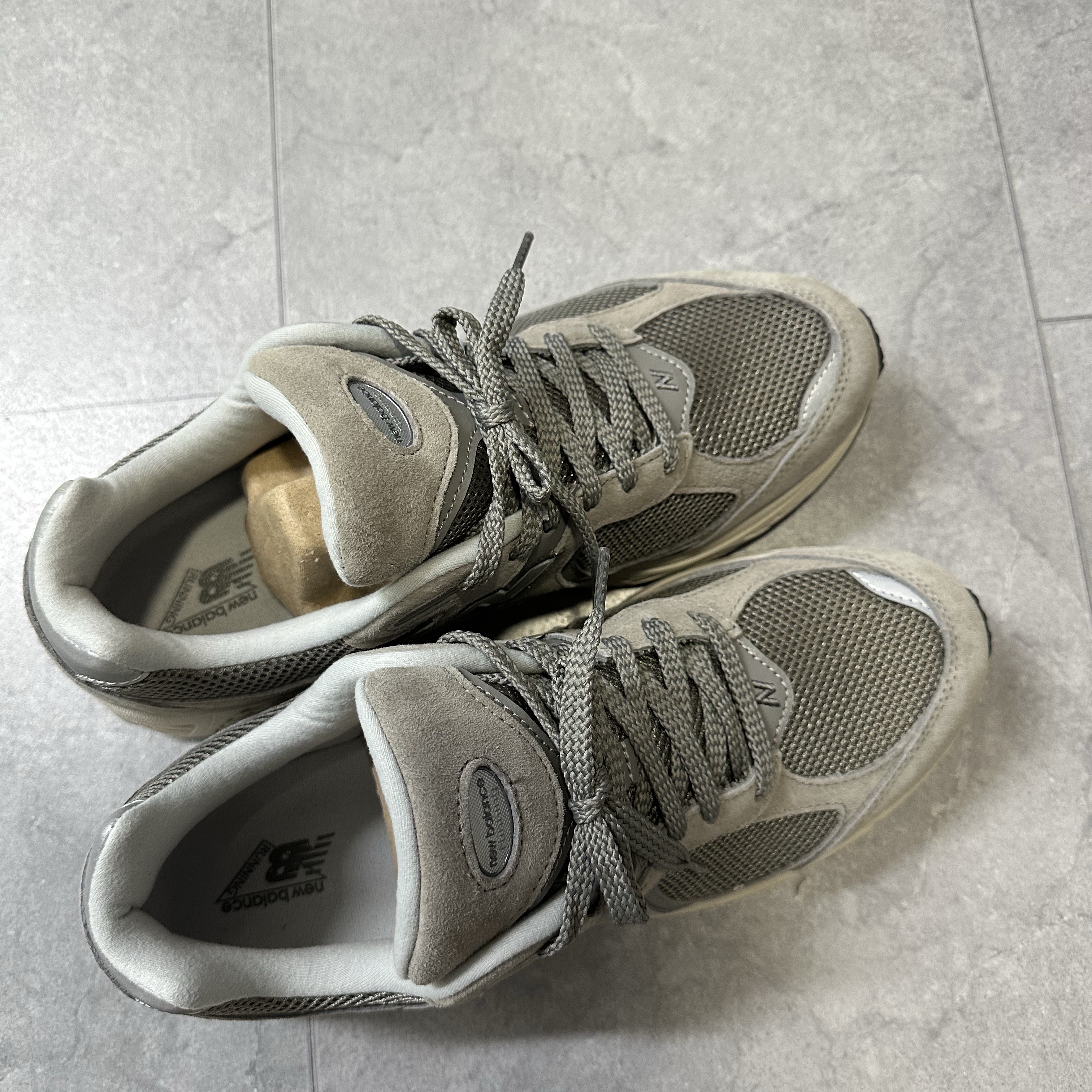 New Balance 2002R Grey 착용 스타일 - 1
