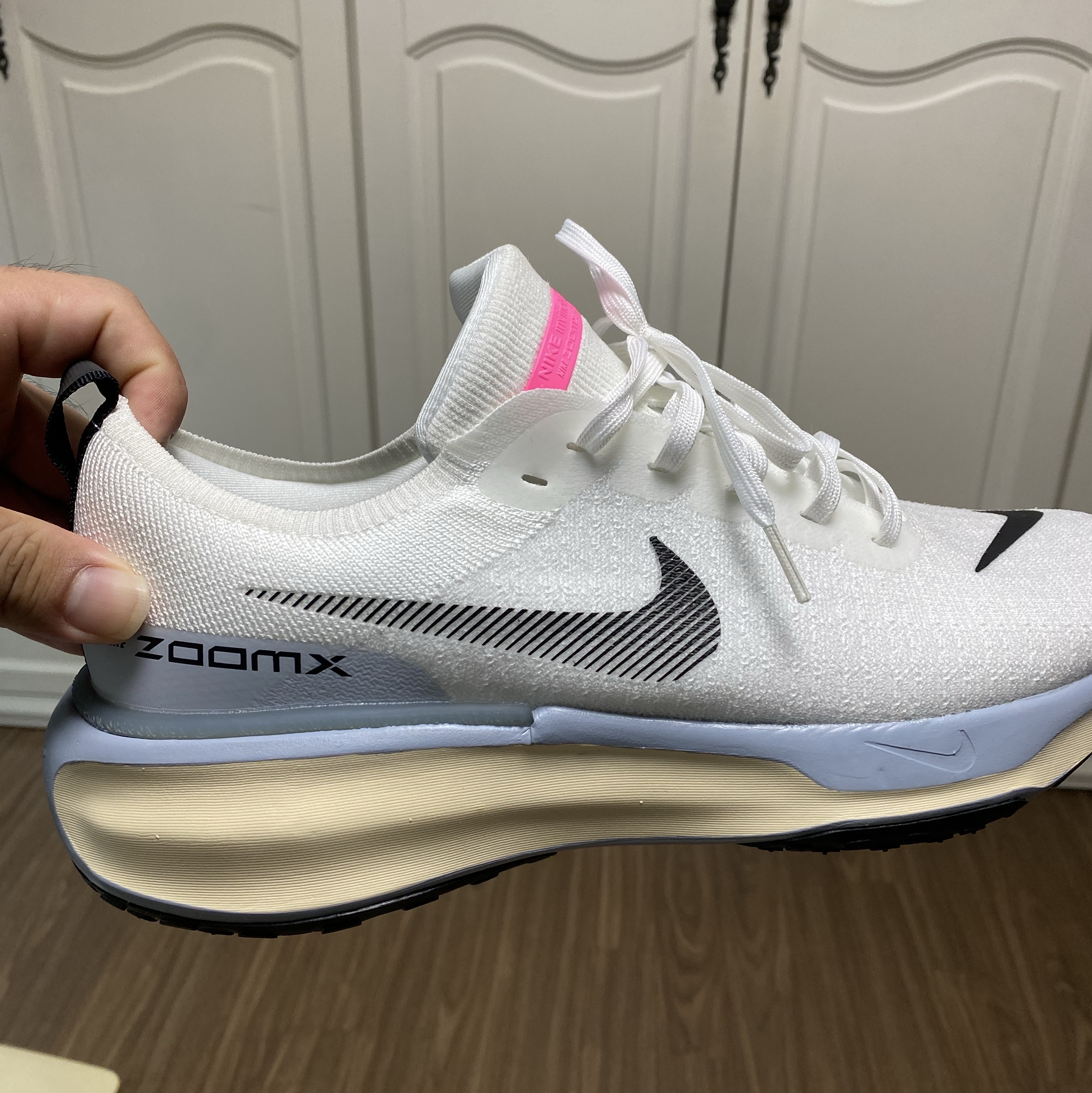 Nike ZoomX Invincible Run Flyknit 3 White Cobalt Bliss 착용 스타일 - 4