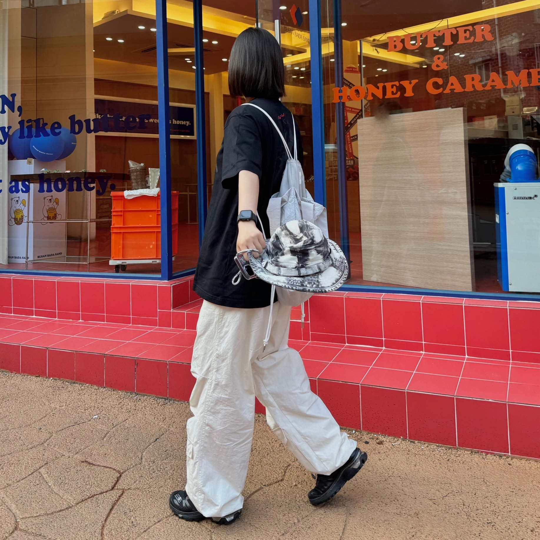 Salomon x MM6 Maison Margiela XT-4 Mule Black, Supreme Bleached Chino Boonie Black - 24SS 착용 스타일 - 1