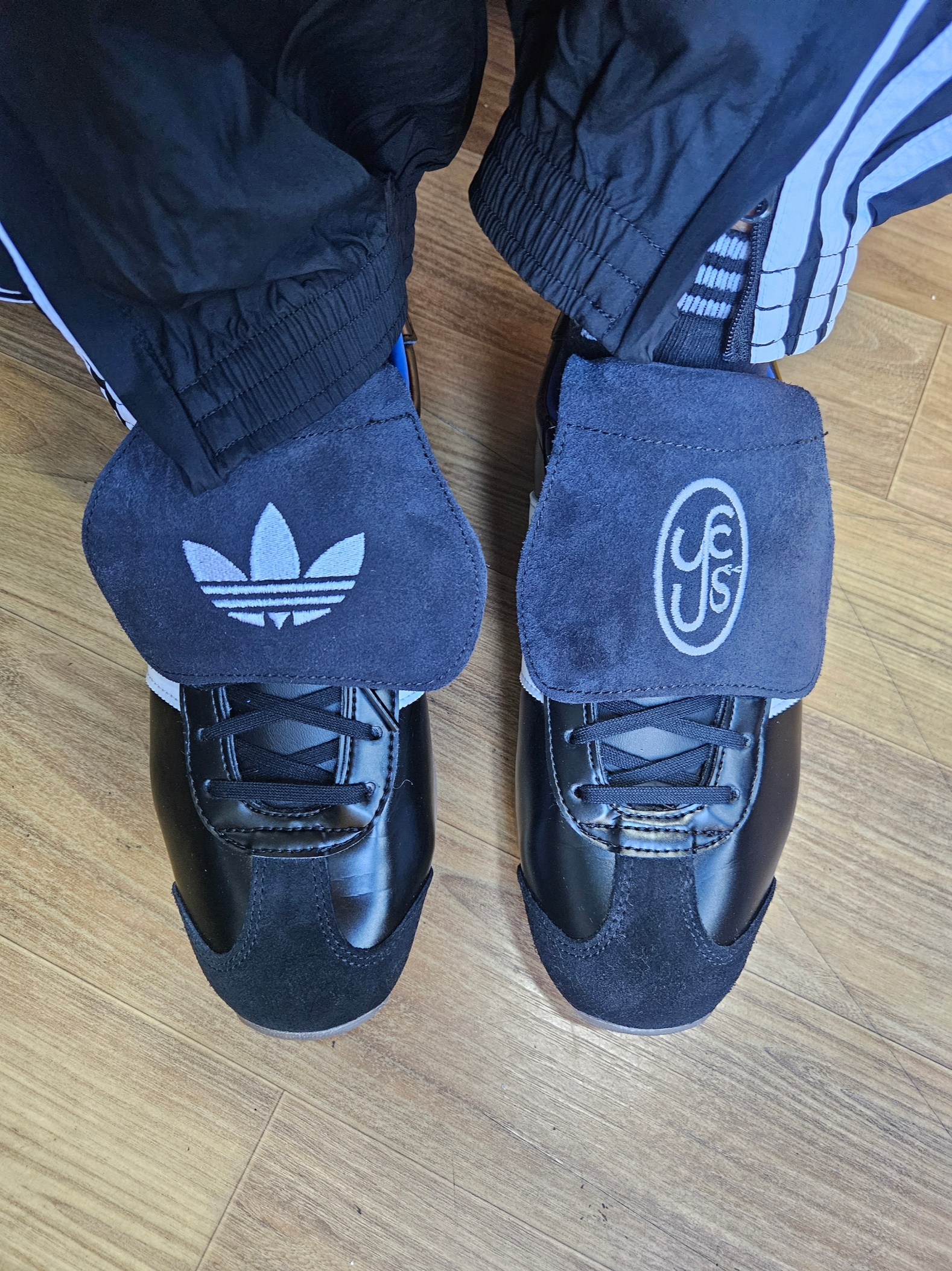 Adidas x Yeseyesee Country OG Core Black Cloud White 착용 스타일 - 1