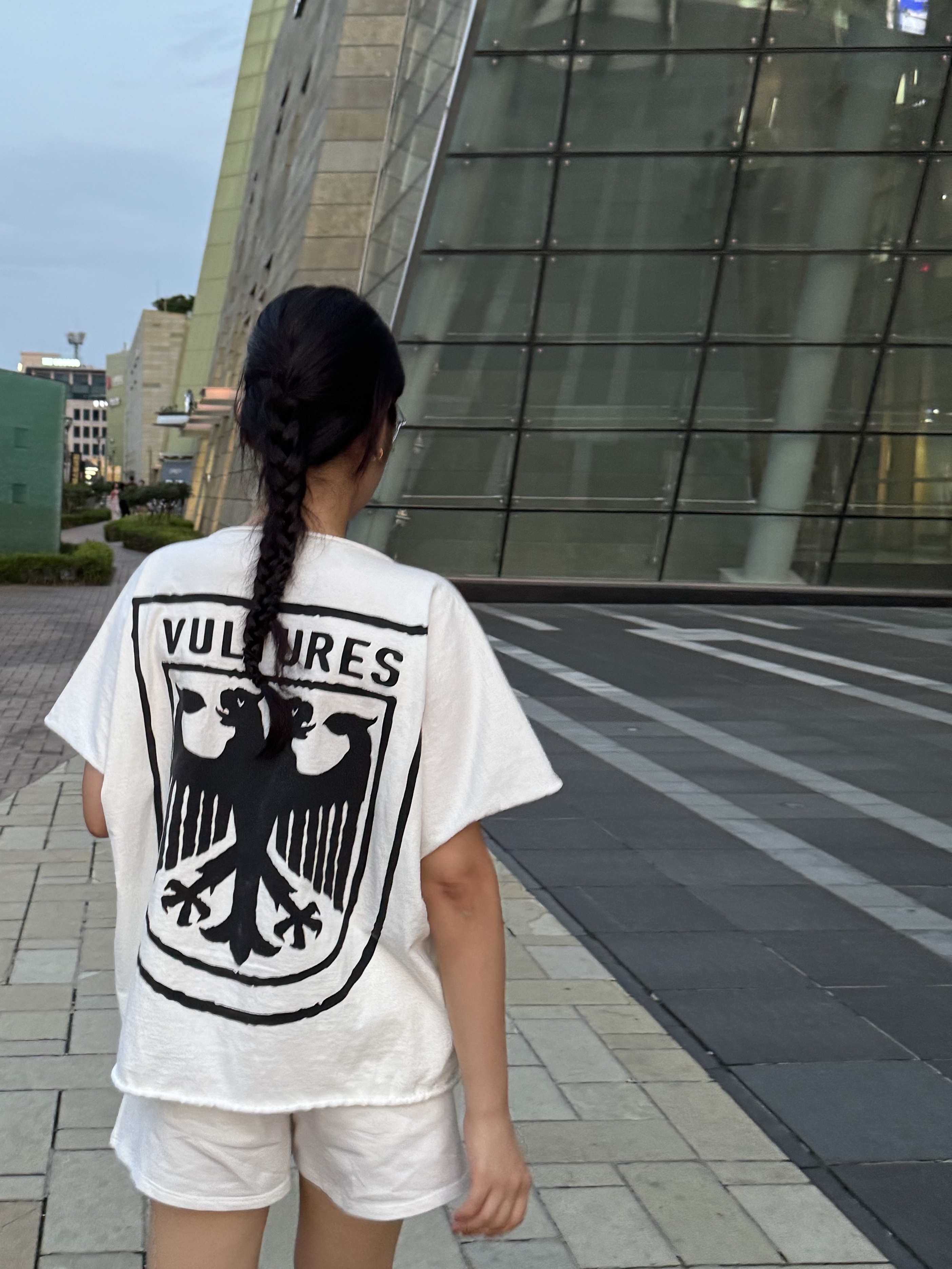 Yeezy Vultures Box T-Shirt White 착용 스타일 - 6