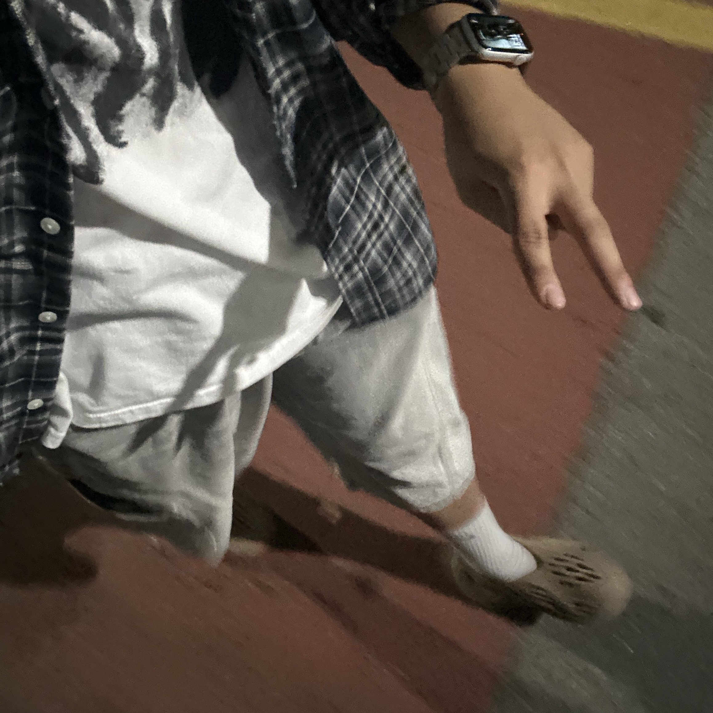 Adidas Yeezy Foam RNNR Clay Taupe, Apple Watch SE 2023 44mm Cellular Silver Aluminium Case with Sport Band M/L Storm Blue (Korean Ver.) 착용 스타일
