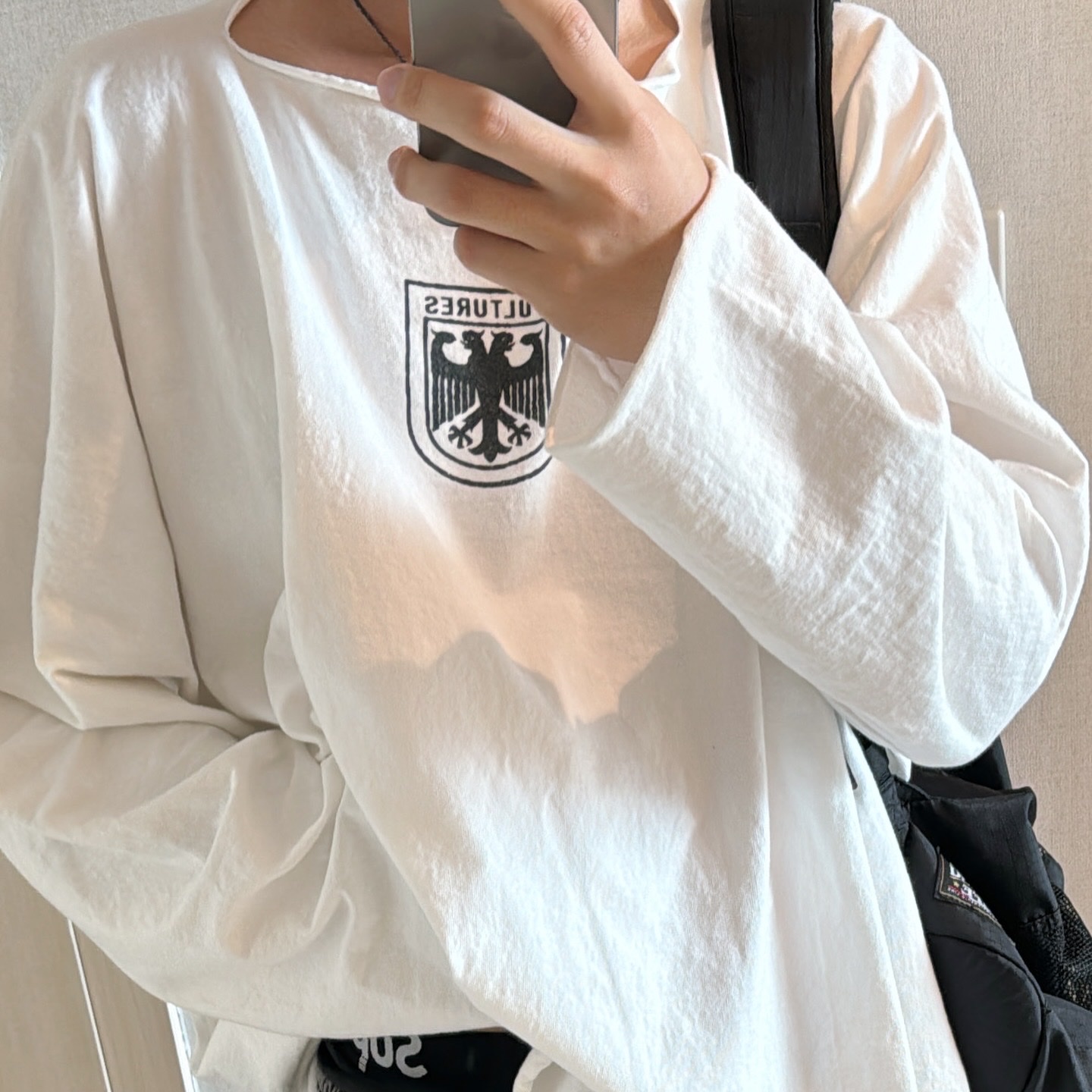 Yeezy Vultures Long Sleeve T-Shirt White, Adidas Alphabounce Beyond Core Black Grey Three 착용 스타일 - 3