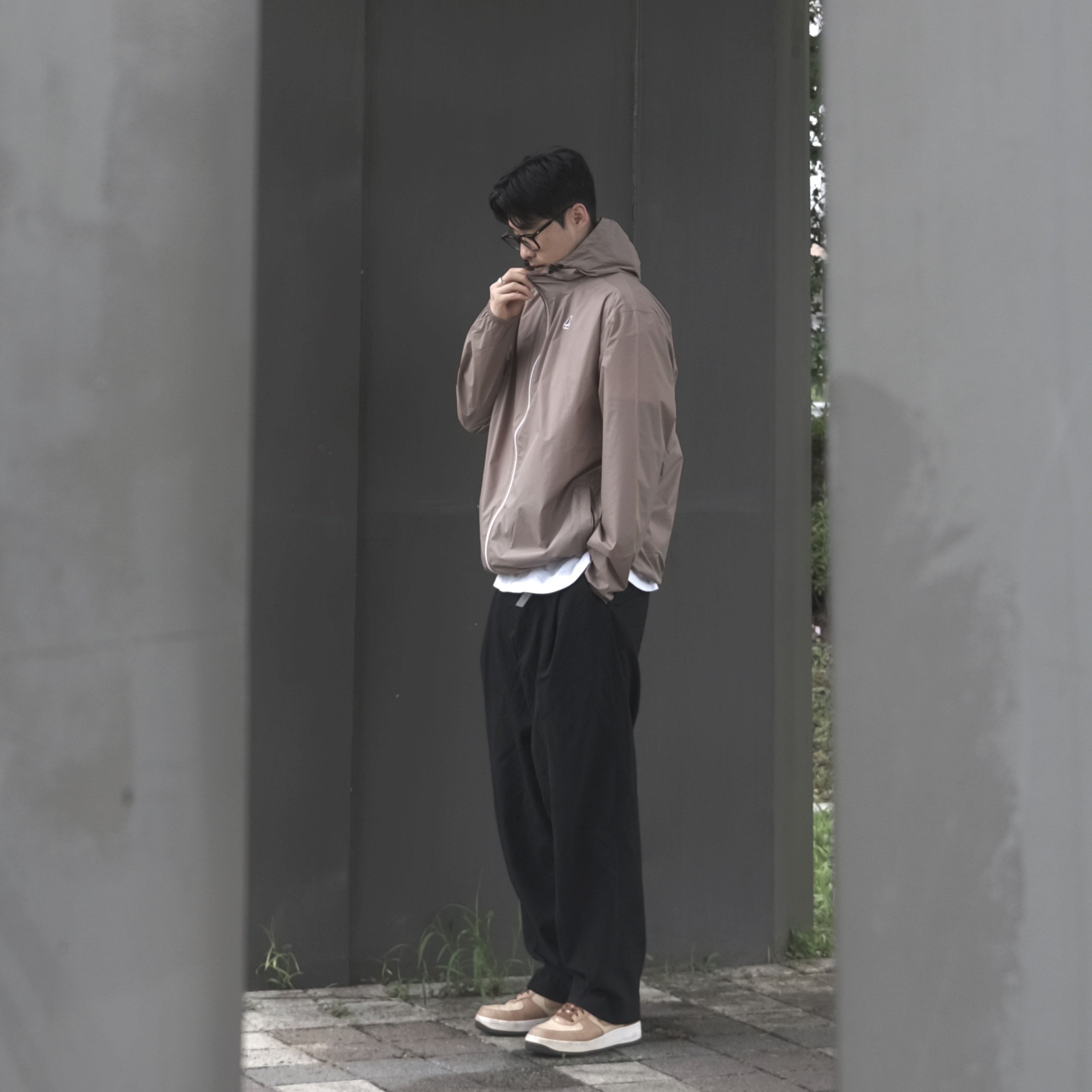 K-WAY Le Vrai Claude Jacket Dark Beige 착용 스타일 - 1