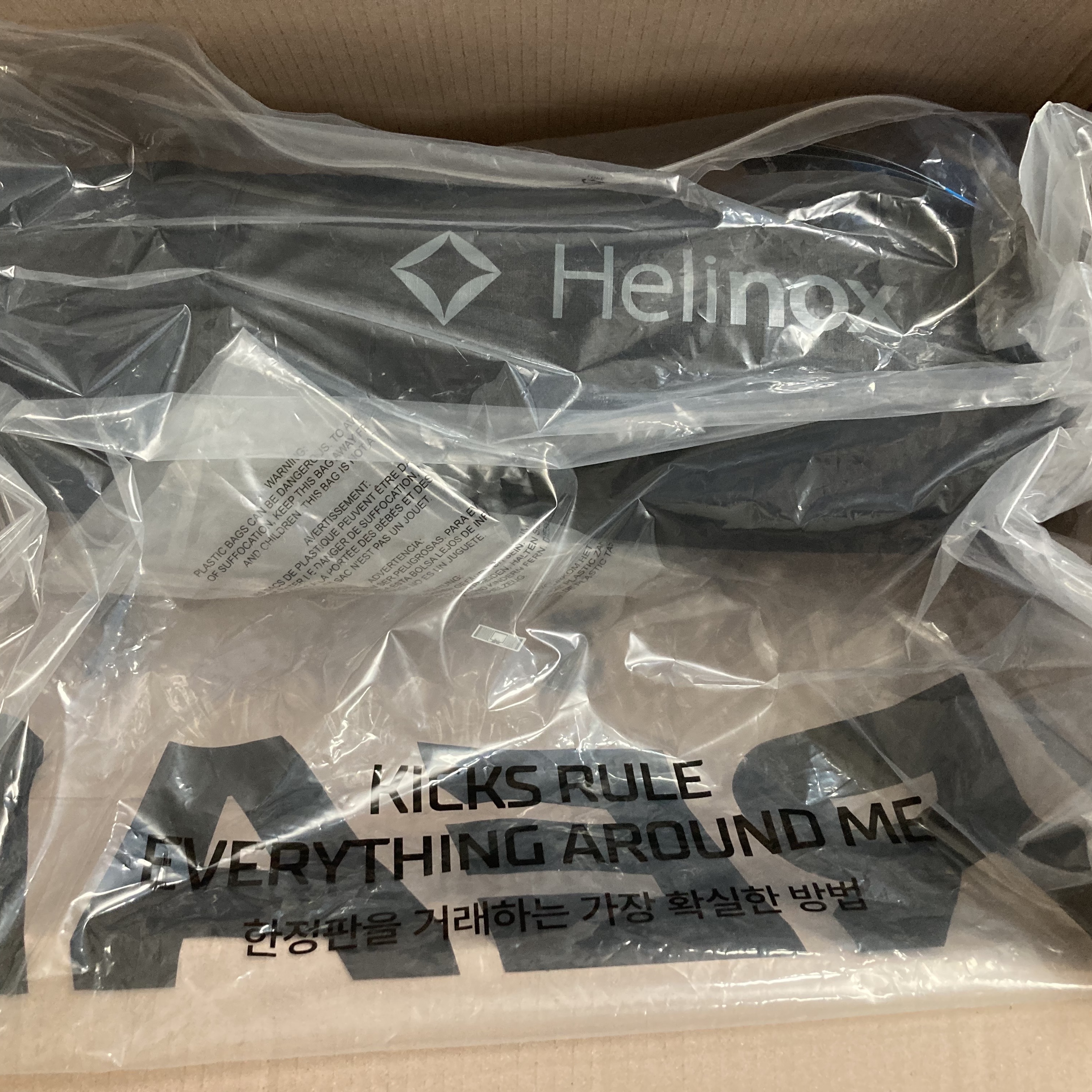 Helinox Savanna Chair All Black 착용 스타일 - 1