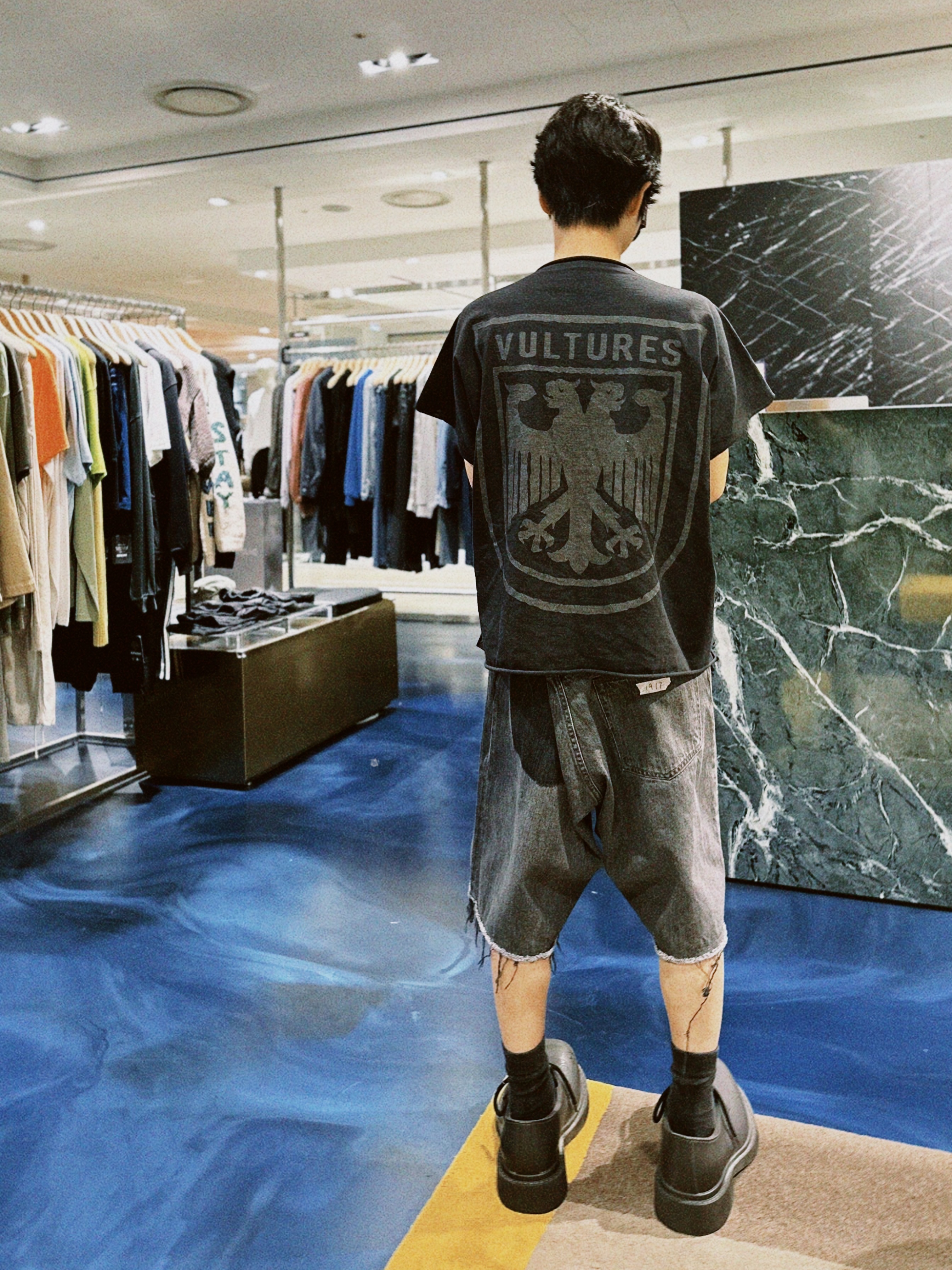 Balenciaga Steroid Derby Black, Yeezy Vultures Box T-Shirt Black 착용 스타일