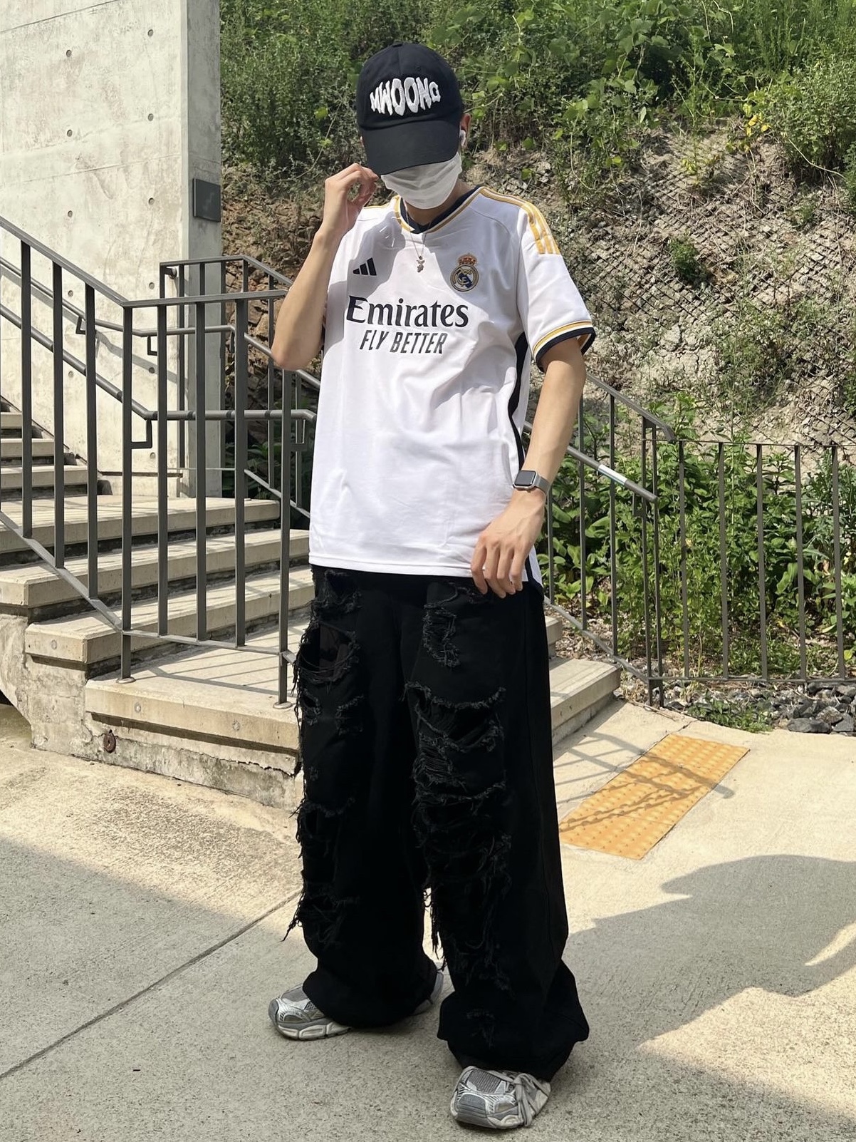 Adidas Real Madrid 2023/24 Home Jersey White - KR Sizing (Non Marking Ver.), Balenciaga 3XL Sneakers Light Beige 착용 스타일 - 2