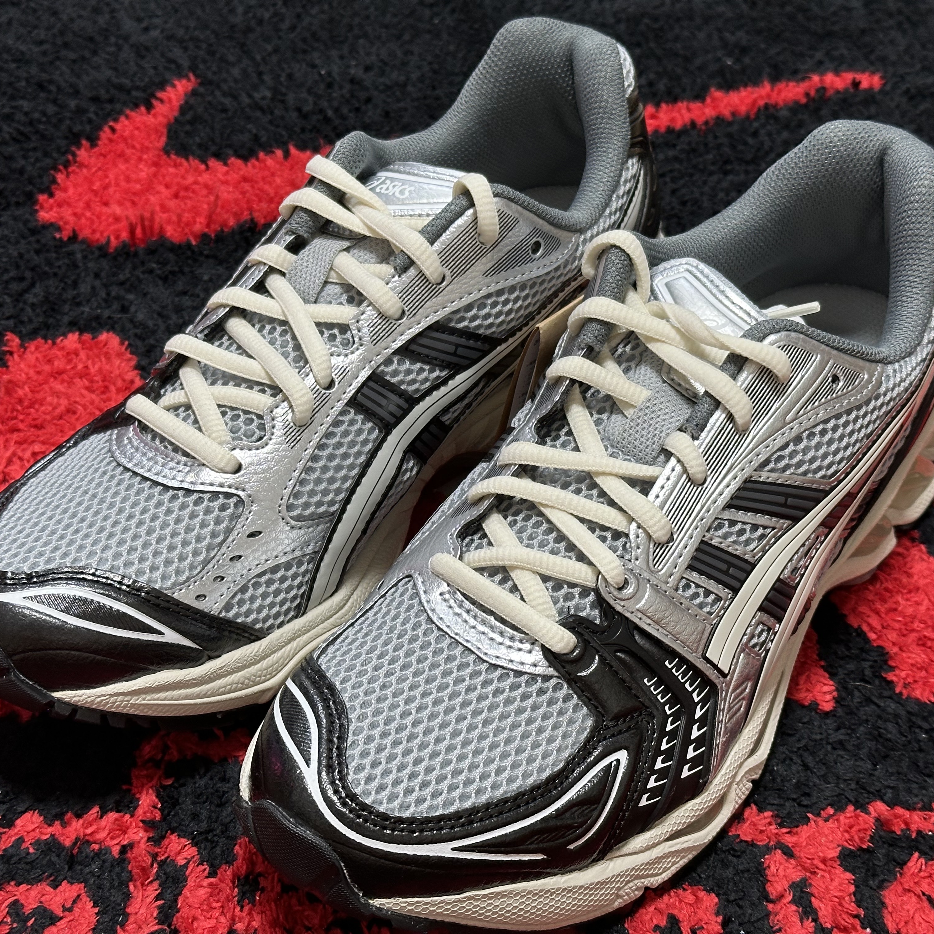 Asics Gel-Kayano 14 Black Glacier Grey 착용 스타일