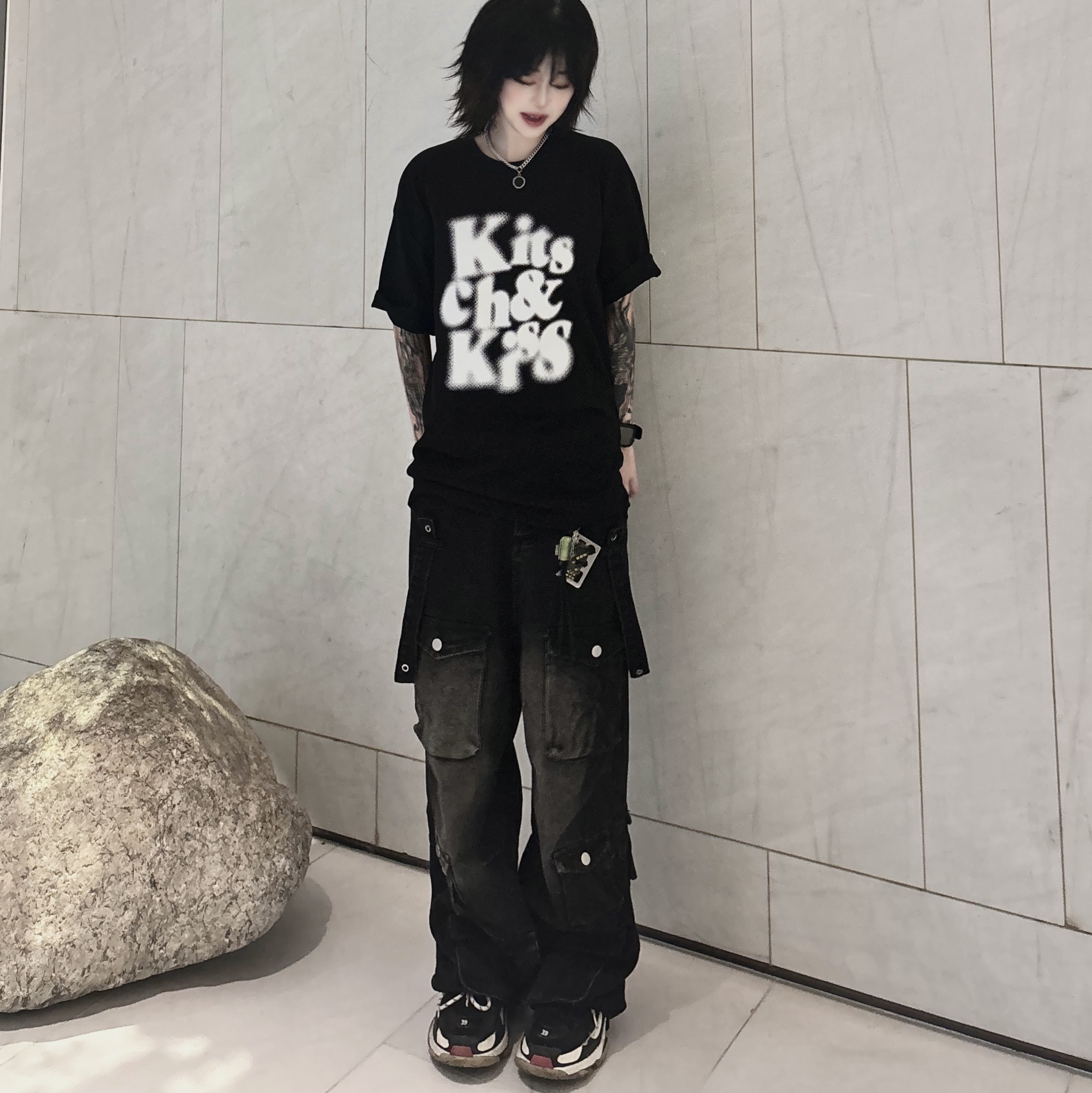 Balenciaga Triple S Sneakers Black 착용 스타일 - 4