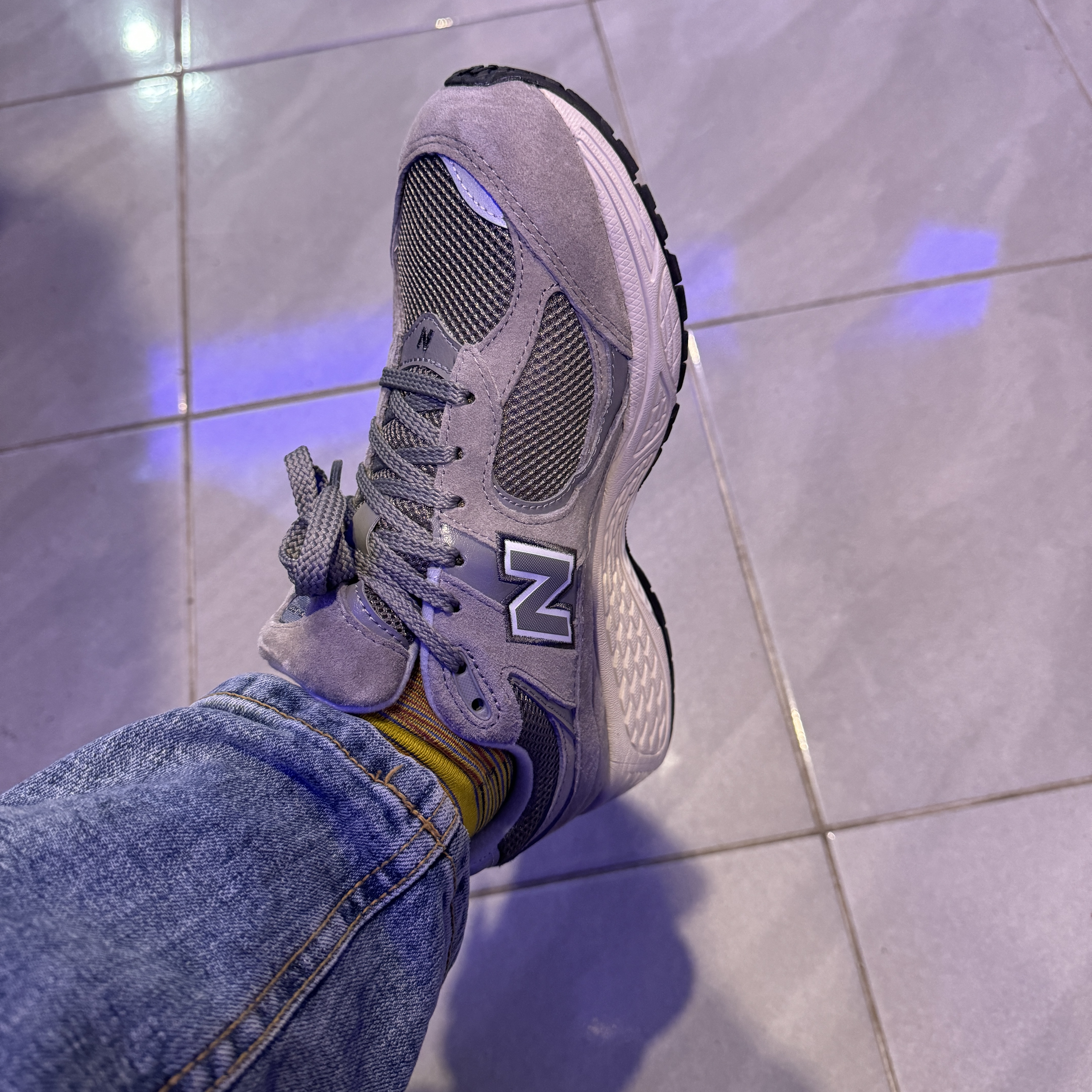 New Balance 2002R Grey 착용 스타일