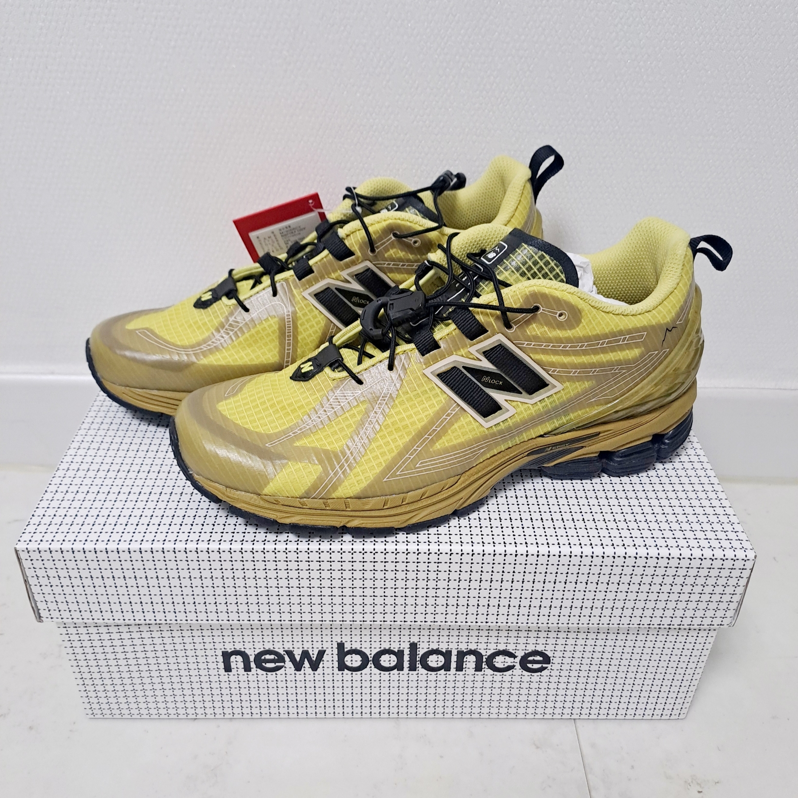 New Balance x Cayl 1906R Yellow 착용 스타일
