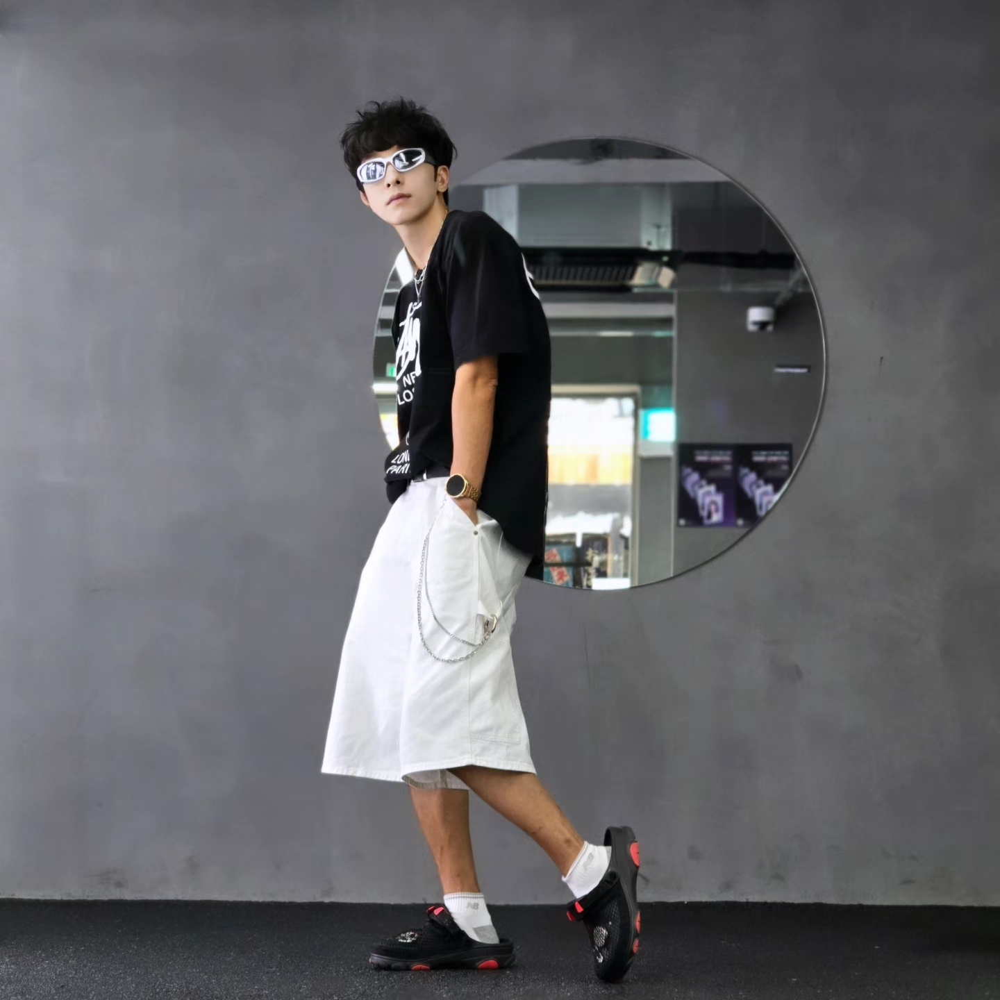 Stussy World Tour T-Shirt Black 2024,2025, Stussy World Tour T-Shirt Black 2023 착용 스타일 - 3