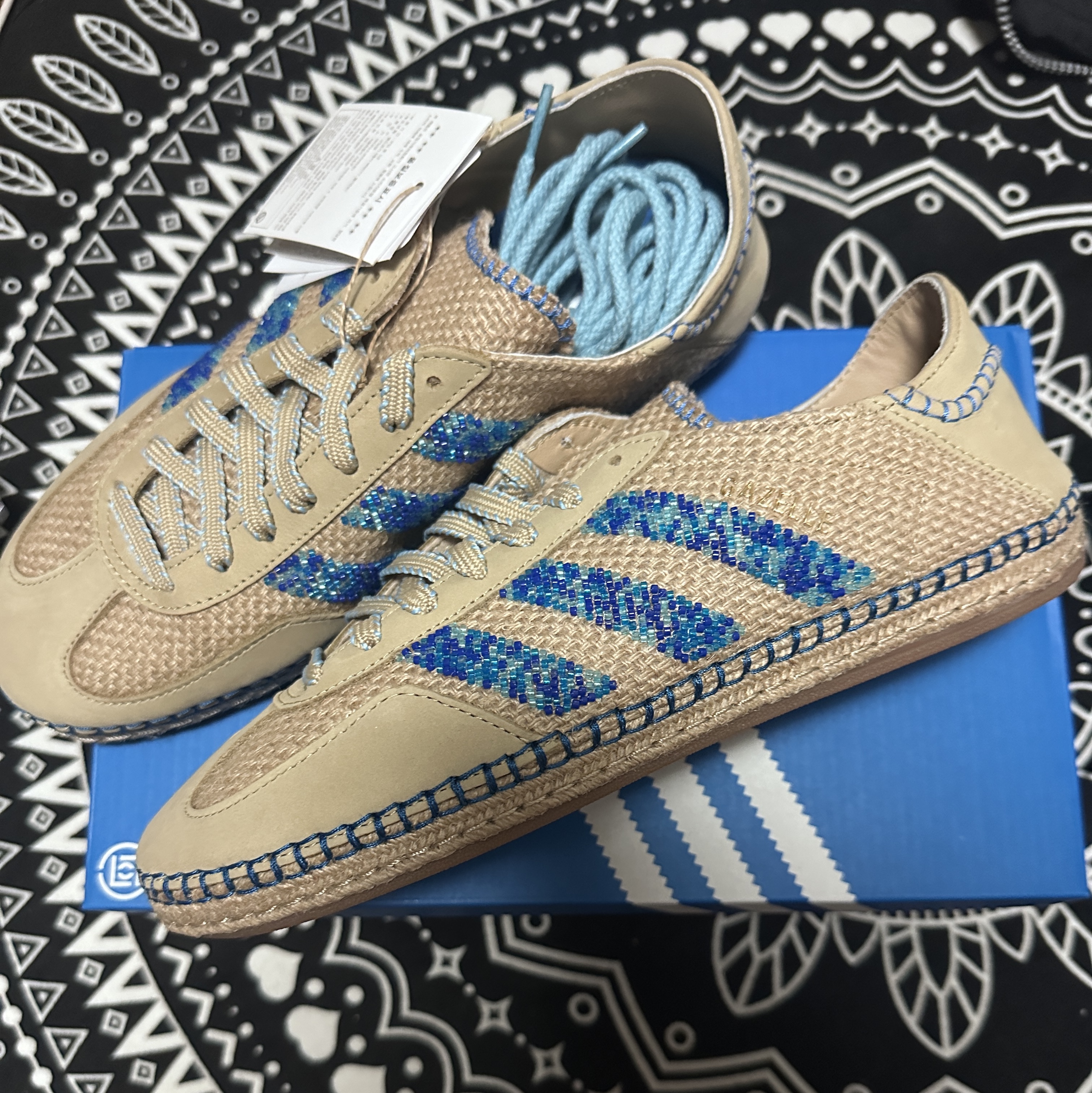Adidas x Clot Gazelle Linen Khaki Light Blue 착용 스타일