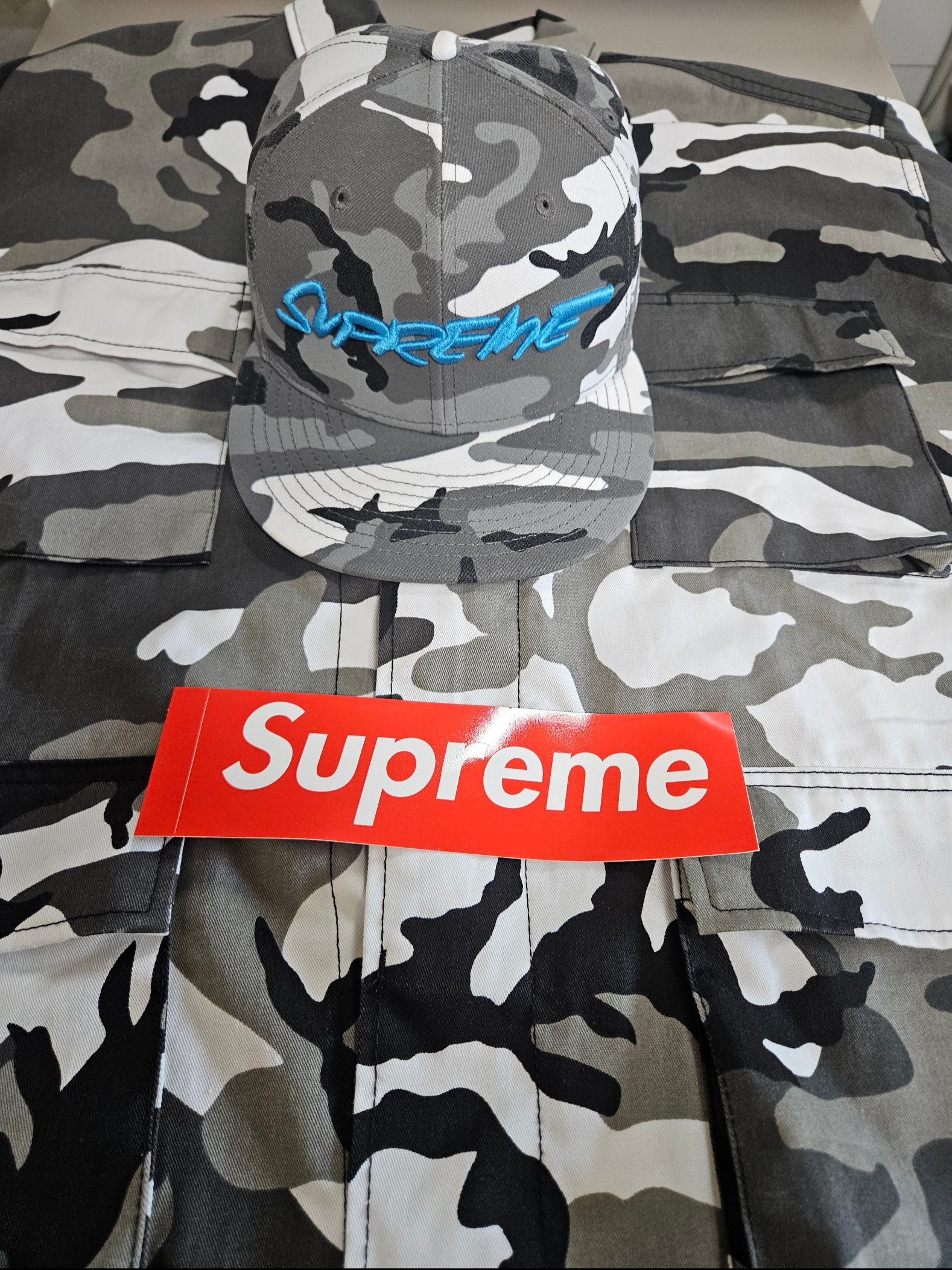 Supreme x Futura x New Era Snow Camo - 24SS 착용 스타일 - 2
