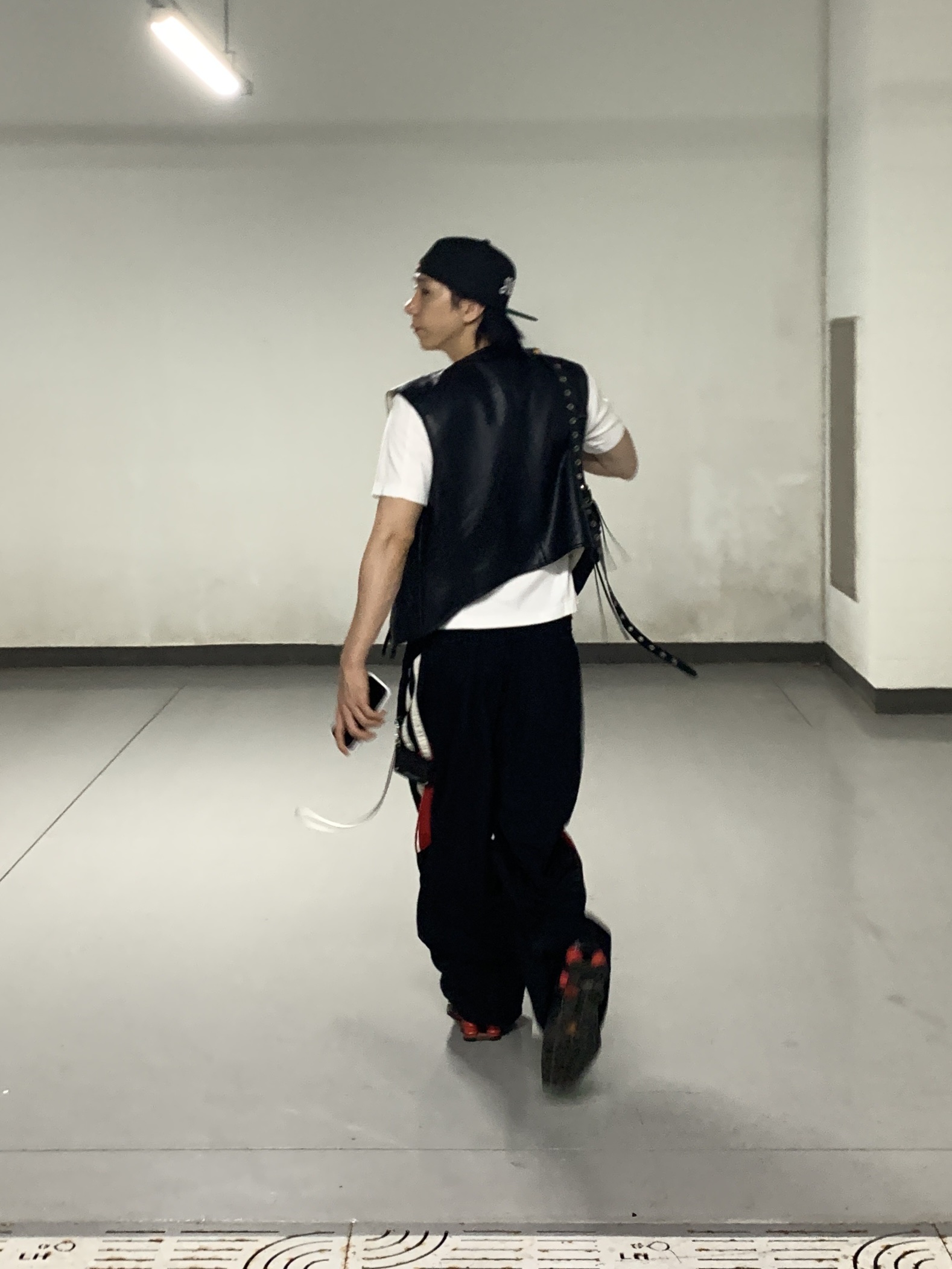 Supreme Script New Era Black - 23SS, Nike x Martine Rose Shox MR4 Black 착용 스타일 - 4