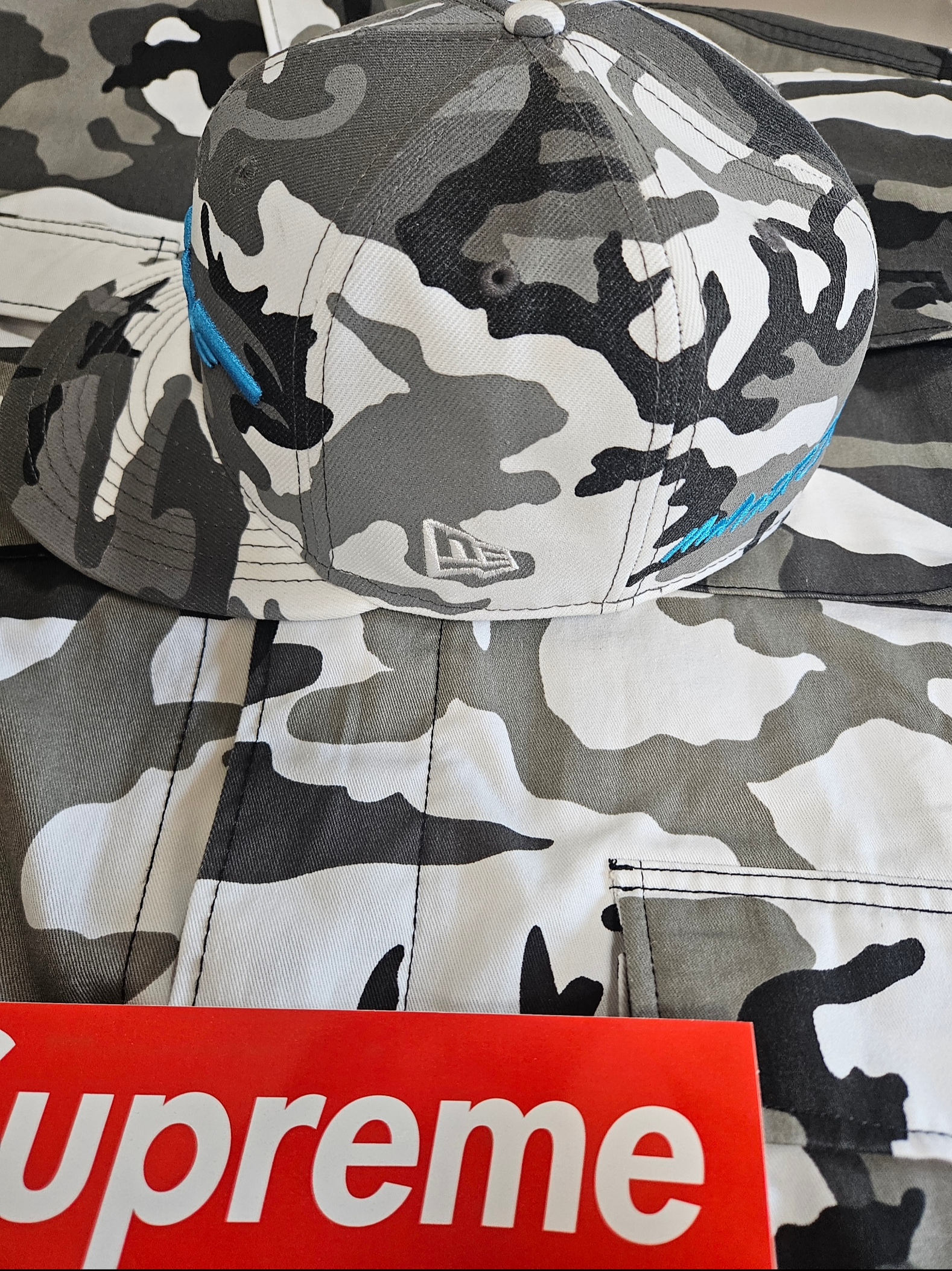 Supreme x Futura x New Era Snow Camo - 24SS 착용 스타일 - 3