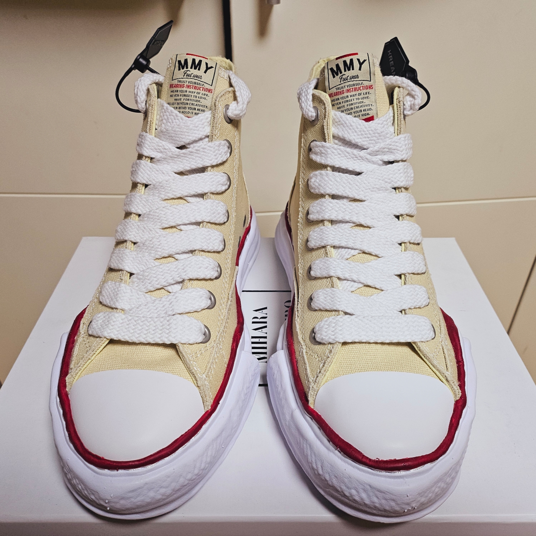 Maison Mihara Yasuhiro Peterson OG Sole Canvas High-top Sneakers Natural 착용 스타일 - 1