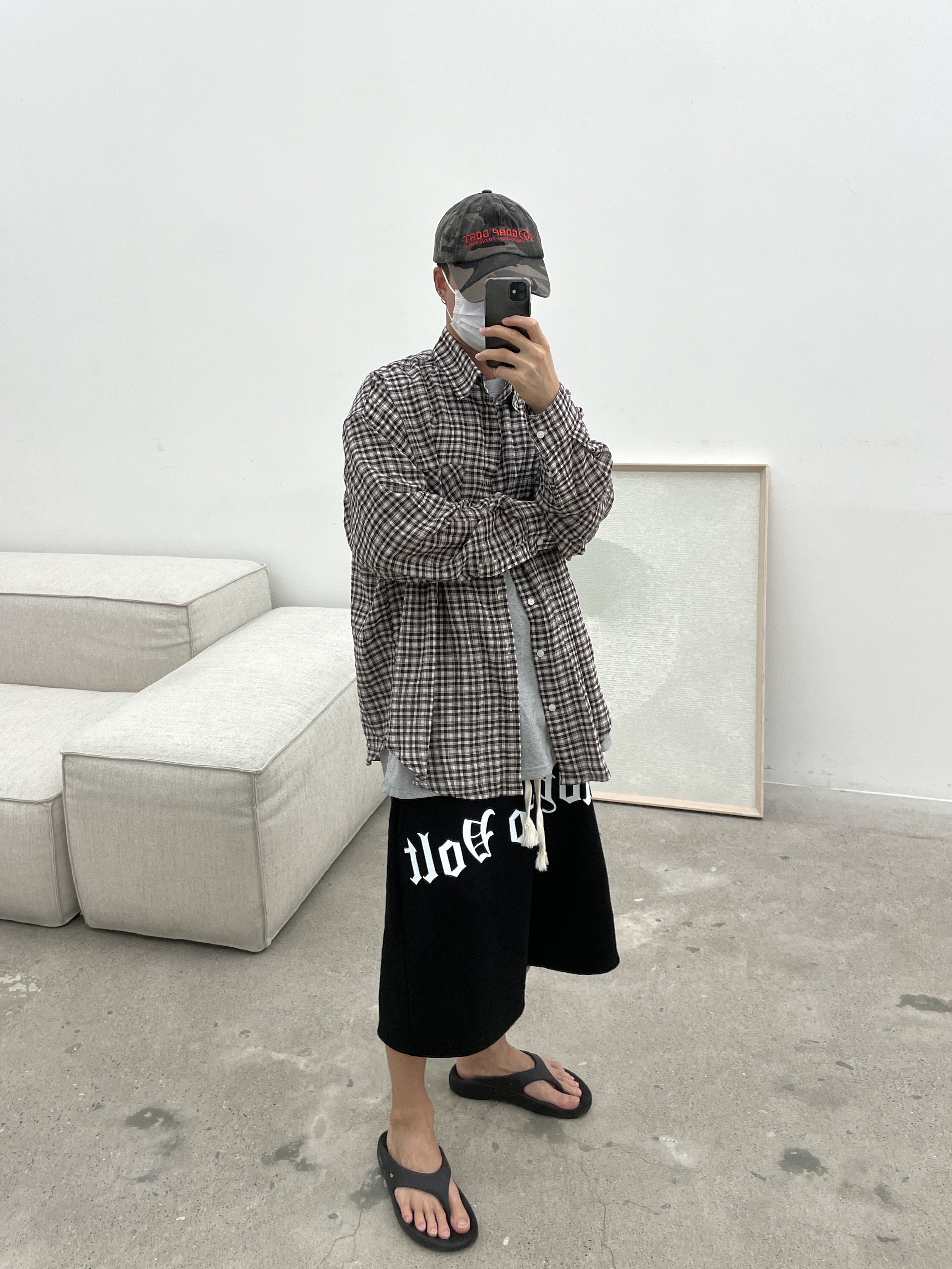 Oofos OOriginal Black 착용 스타일