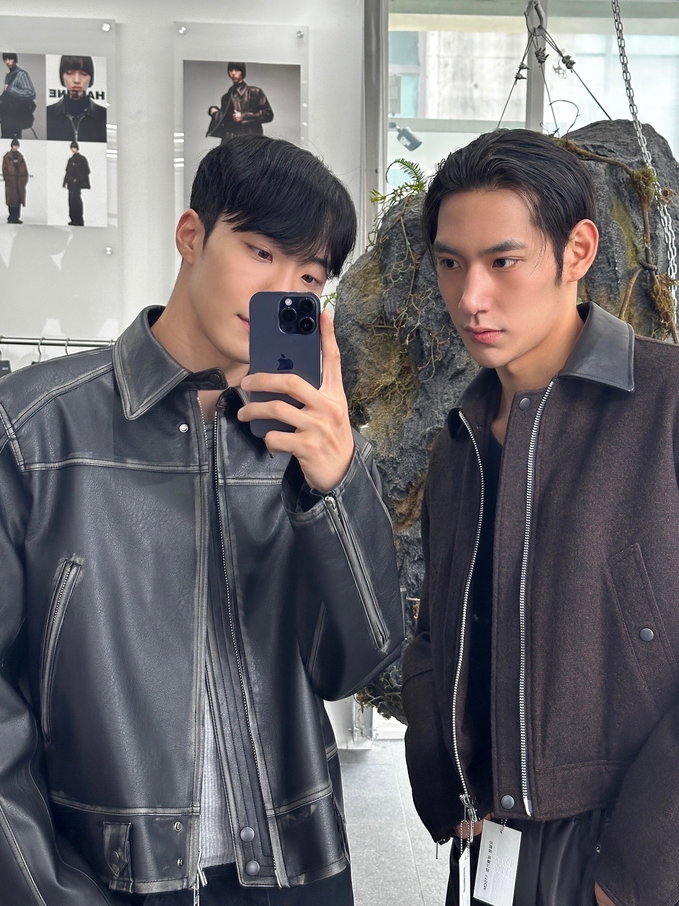 Haleine 3D Distressed Faux Leahter Jacket Black (VJ301), Haleine 3D Distressed Faux Leather Jacket Brown (VJ302) 착용 스타일