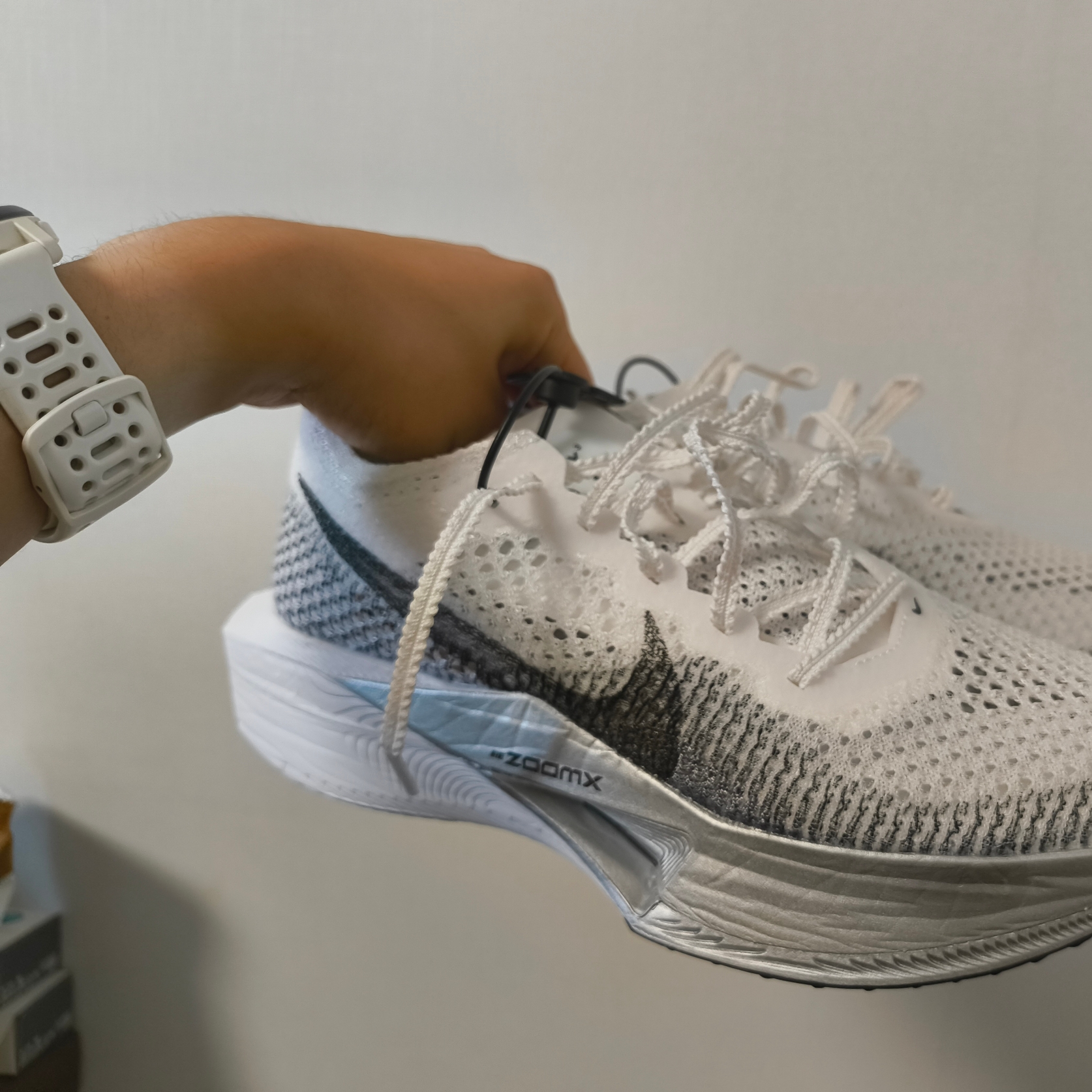 Nike ZoomX Vaporfly Next% 3 White Grey 착용 스타일 - 1
