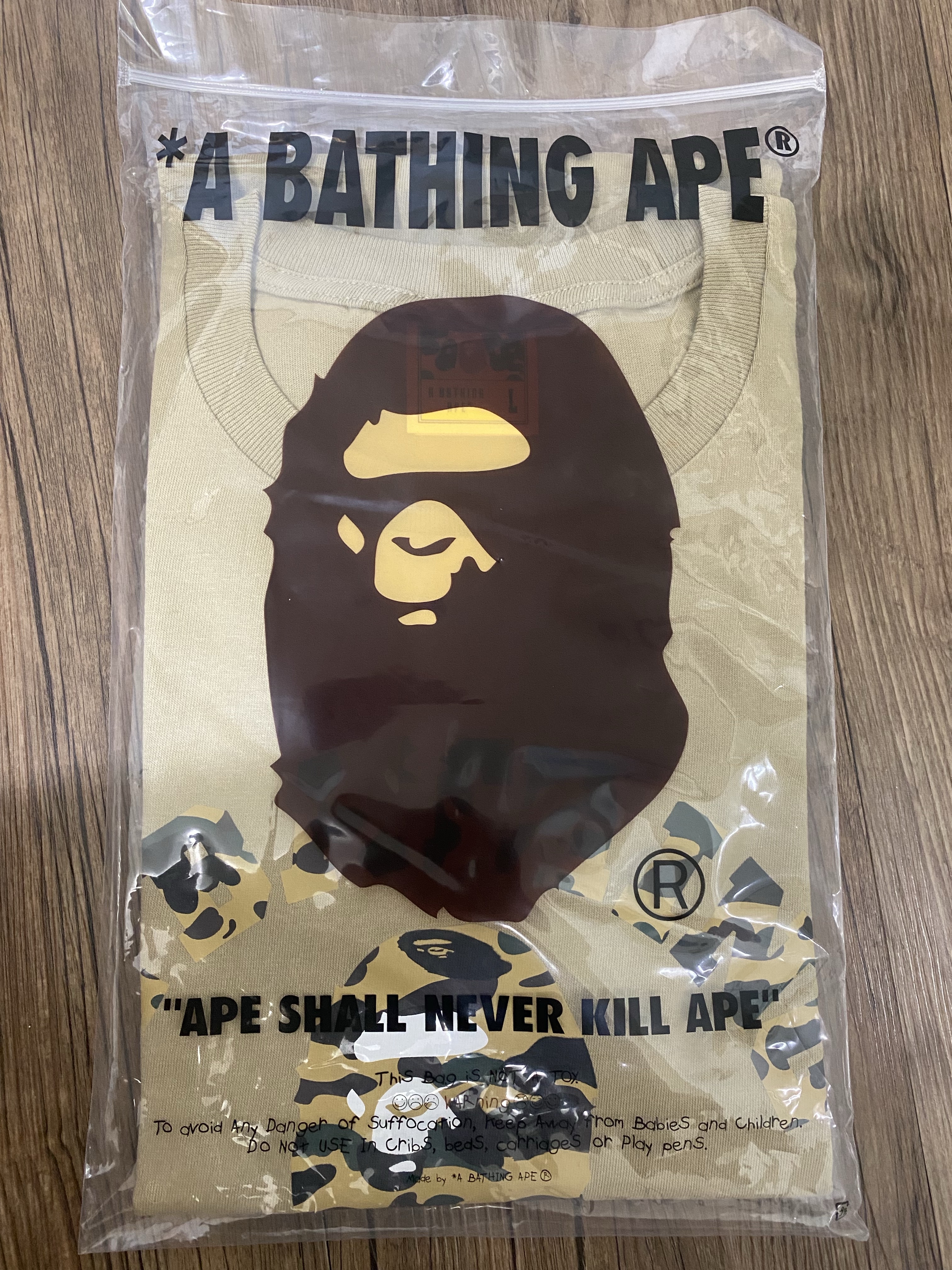 BAPE 1st Camo College T-Shirt Beige Yellow 착용 스타일