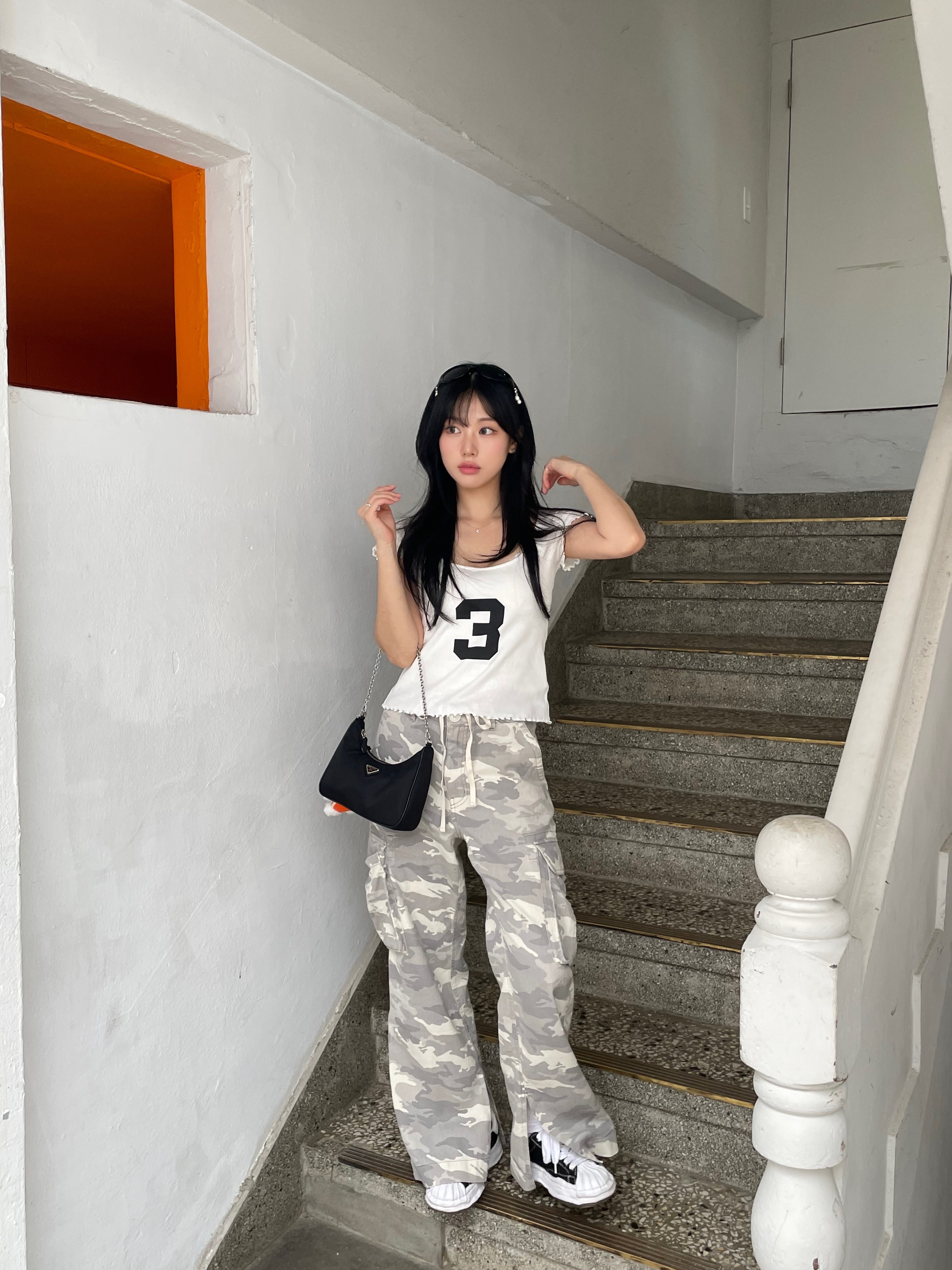 Gentle Monster x Jennie Jentle Salon Donut Bun 01 Black Gray 착용 스타일 - 6