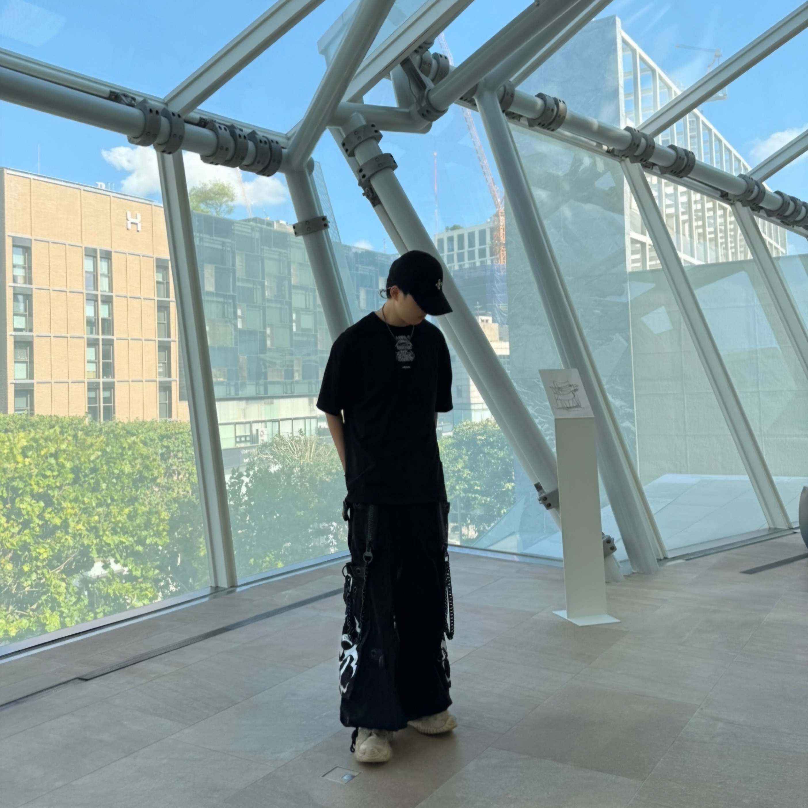 Ajobyajo Total Logo Embroidered T-Shirt Black 착용 스타일