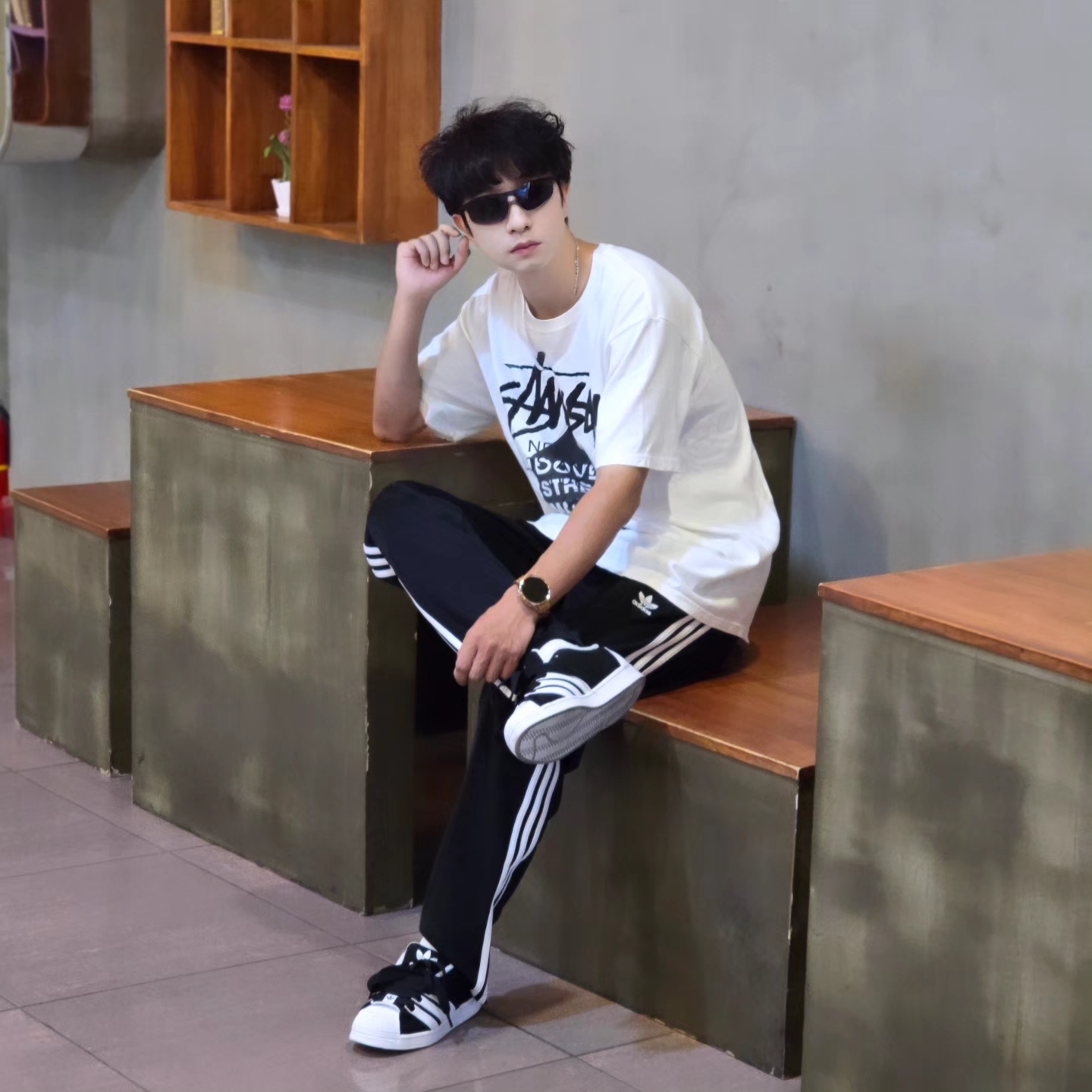 Stussy DSM World Tour T-Shirt White, Stussy DSM World Tour T-Shirt White 2023 착용 스타일 - 4