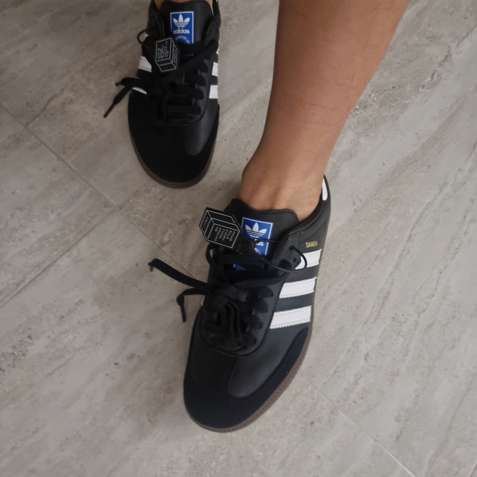 Adidas Samba OG Black White Gum 착용 스타일 - 1