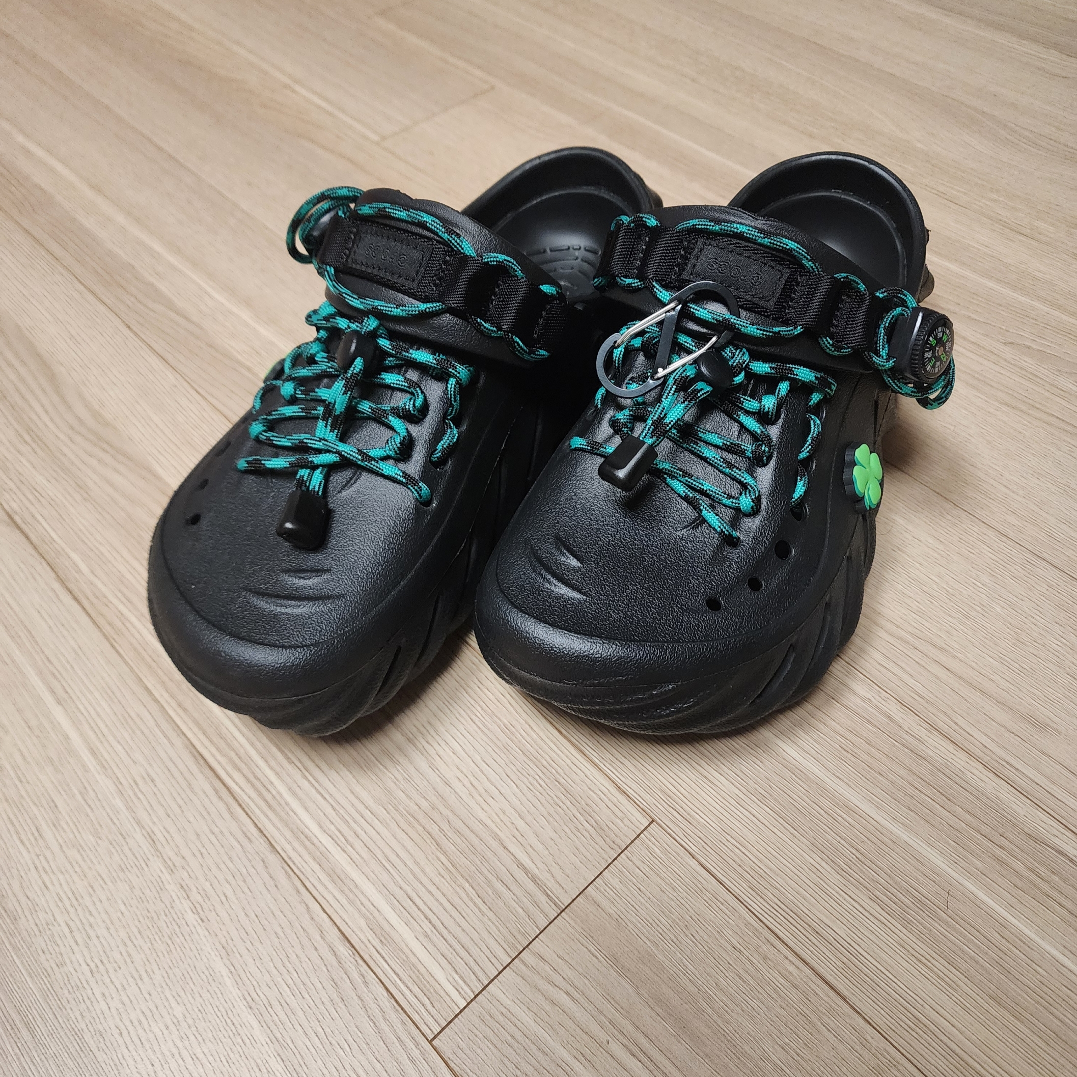 Crocs Echo Clog Black 착용 스타일