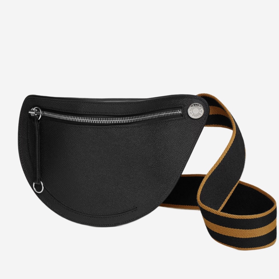 Hermes Petite Course Bag Epsom & Palladium Noir Caramel 착용 스타일 - 2