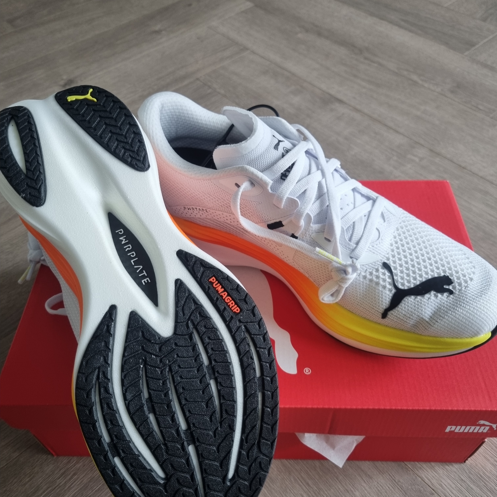 Puma Deviate Nitro 3 Wide White Flame Flicker 착용 스타일 - 2