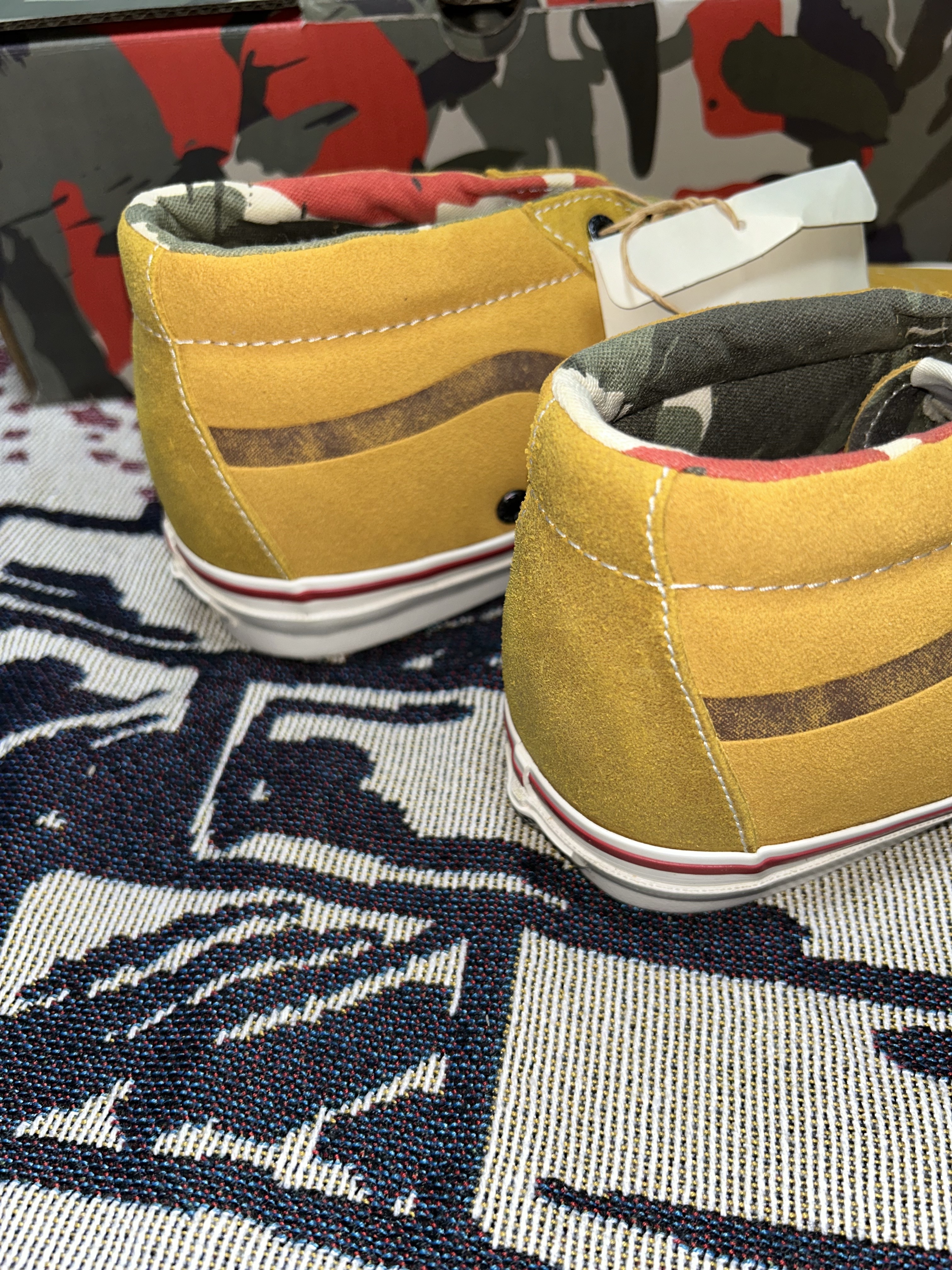 Vans Vault x Nigel Carbourn Og SK8-Mid LX Vintage Suede Tan 착용 스타일 - 5