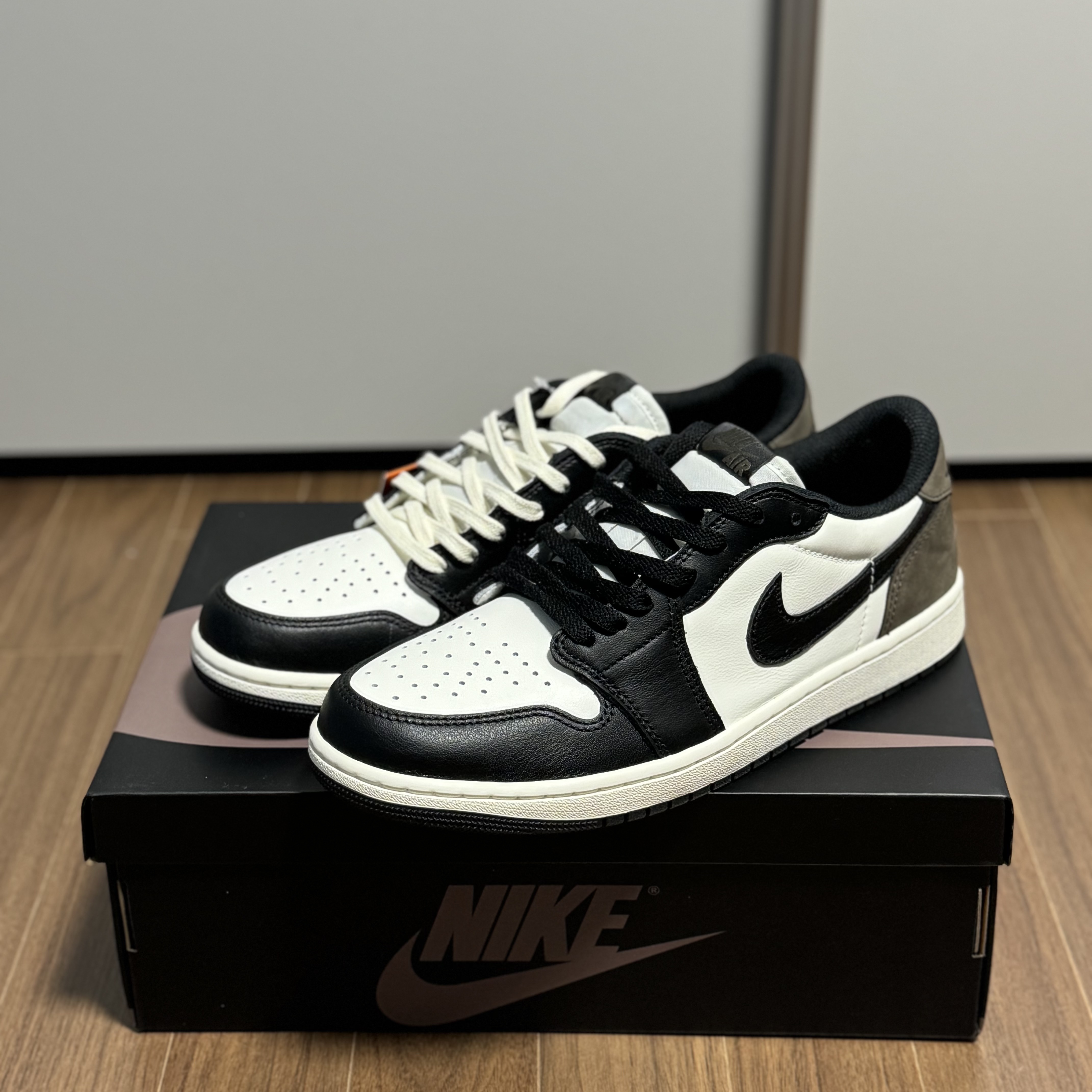 Jordan 1 Retro Low OG Mocha 착용 스타일
