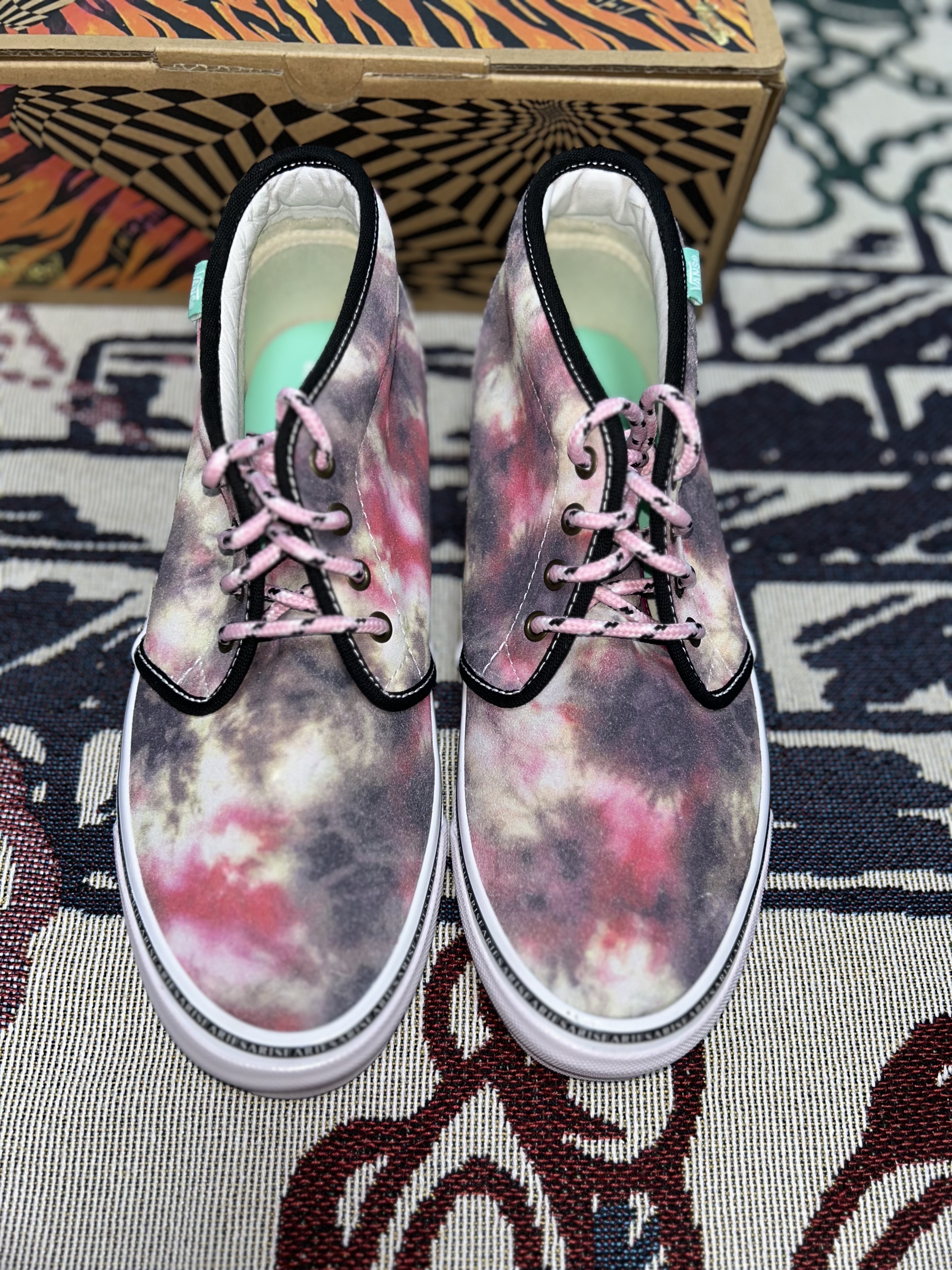 Vans Vault x Aries OG Chukka Boot LX Tie Dye 착용 스타일 - 2