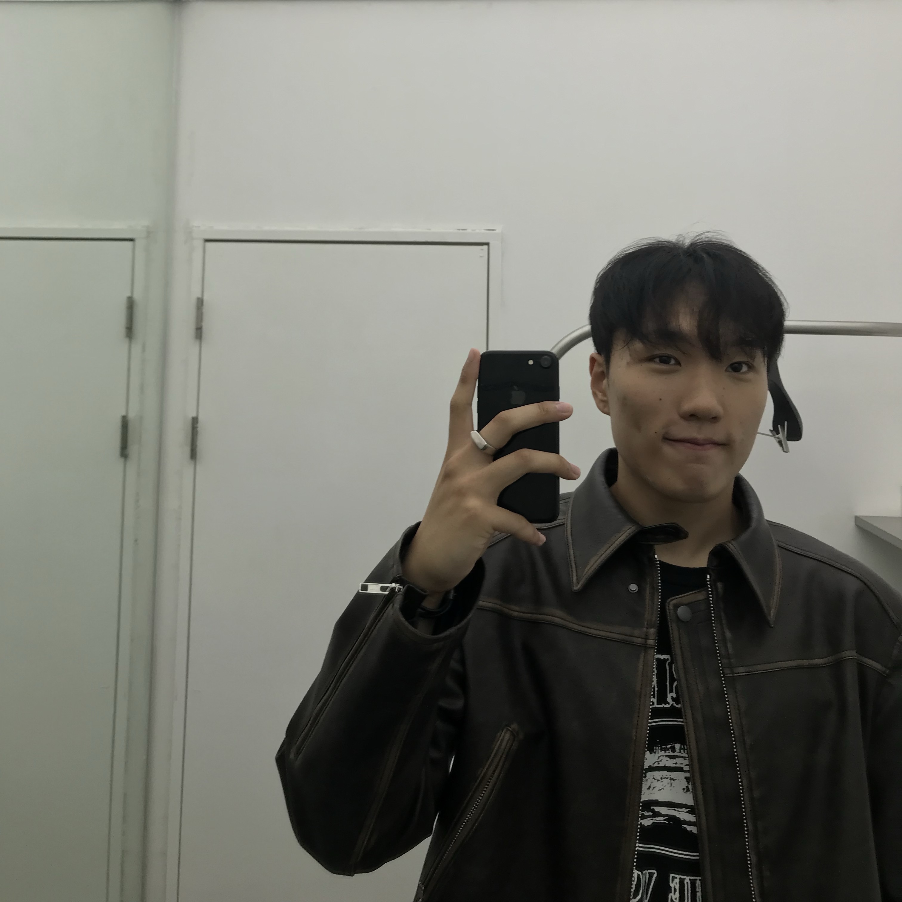 Haleine 3D Distressed Faux Leather Jacket Brown (VJ302), Haleine Carpenter Cargo Washed Jean Black 착용 스타일 - 2
