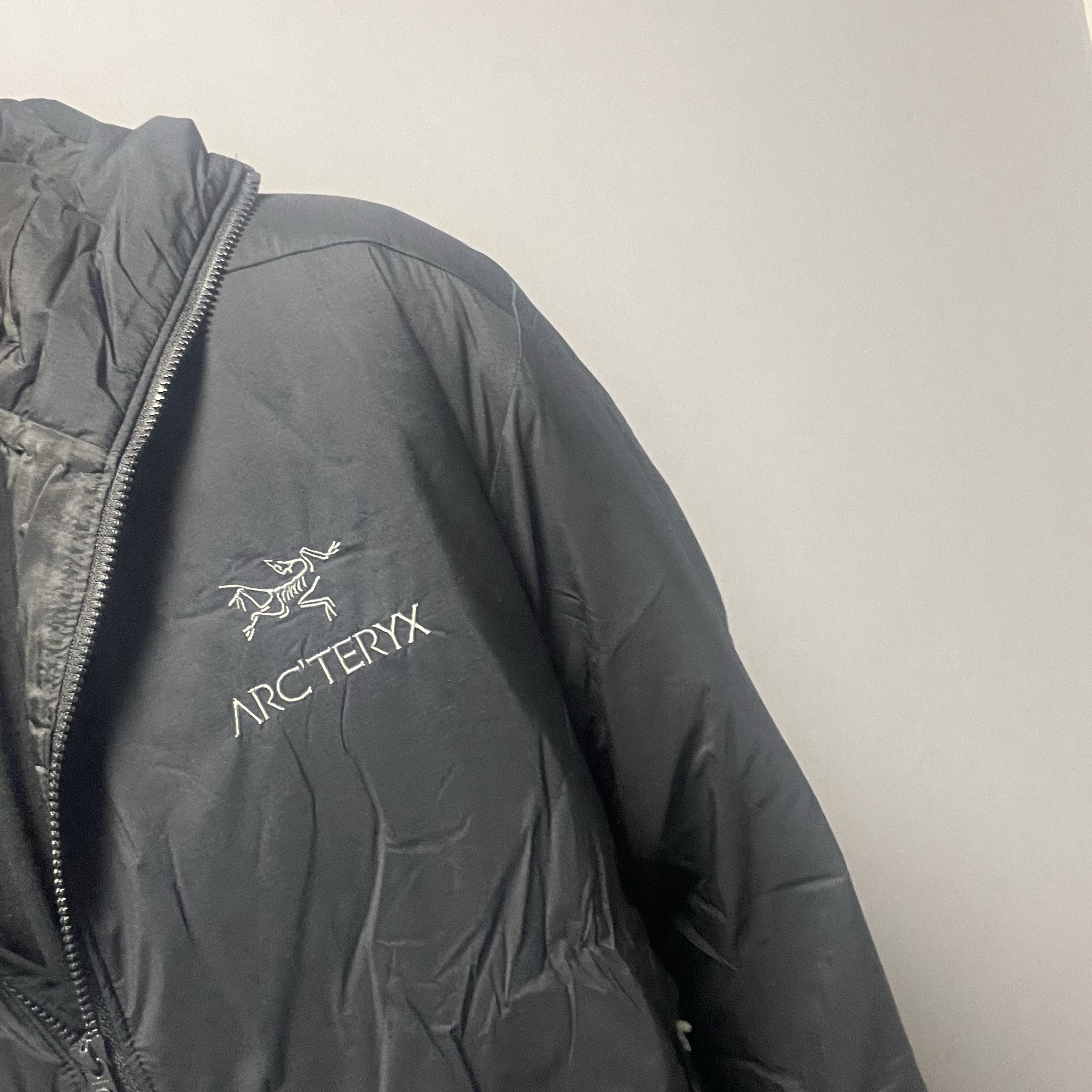 Arc'teryx Atom LT Hoody Black 착용 스타일 - 2