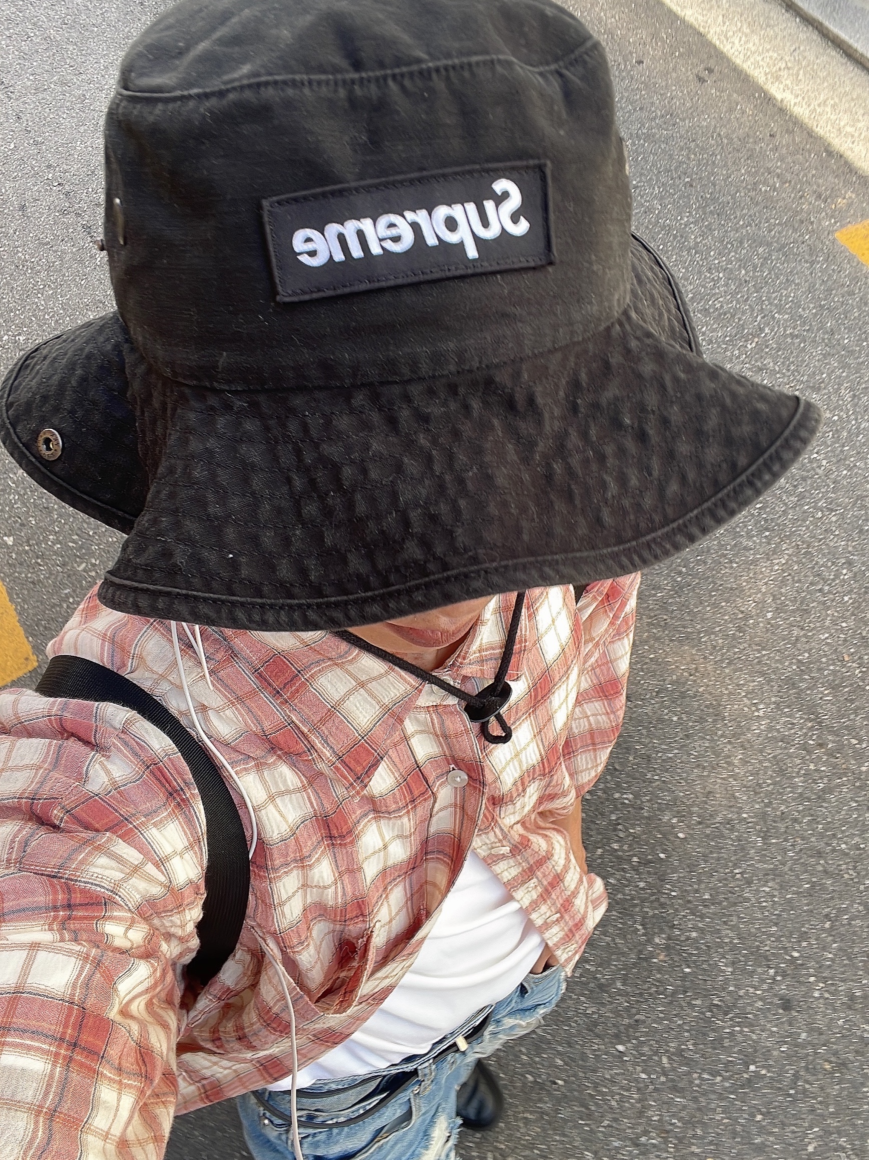 Nike x Supreme Air Force 1 Low Black, Supreme Mesh Small Backpack Black - 23SS 착용 스타일 - 4