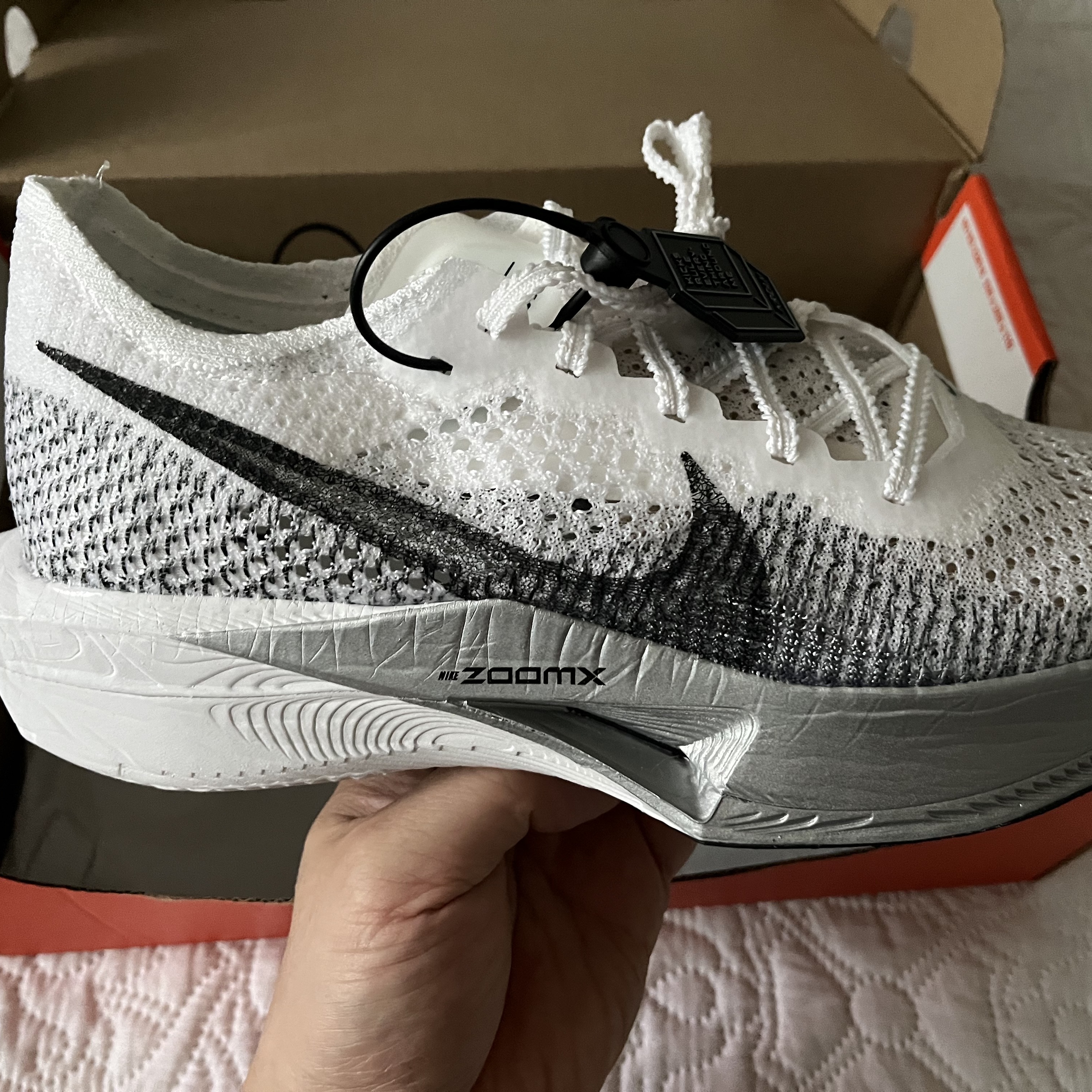 Nike ZoomX Vaporfly Next% 3 White Grey 착용 스타일 - 4