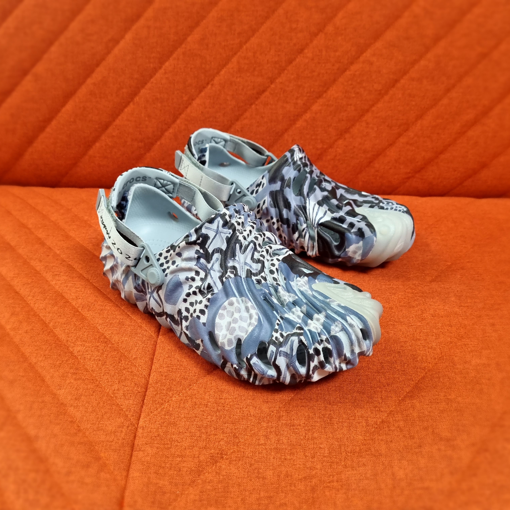Crocs x Jonas Wood x Salehe Bembury Pollex Clog Multicolor 착용 스타일 - 3
